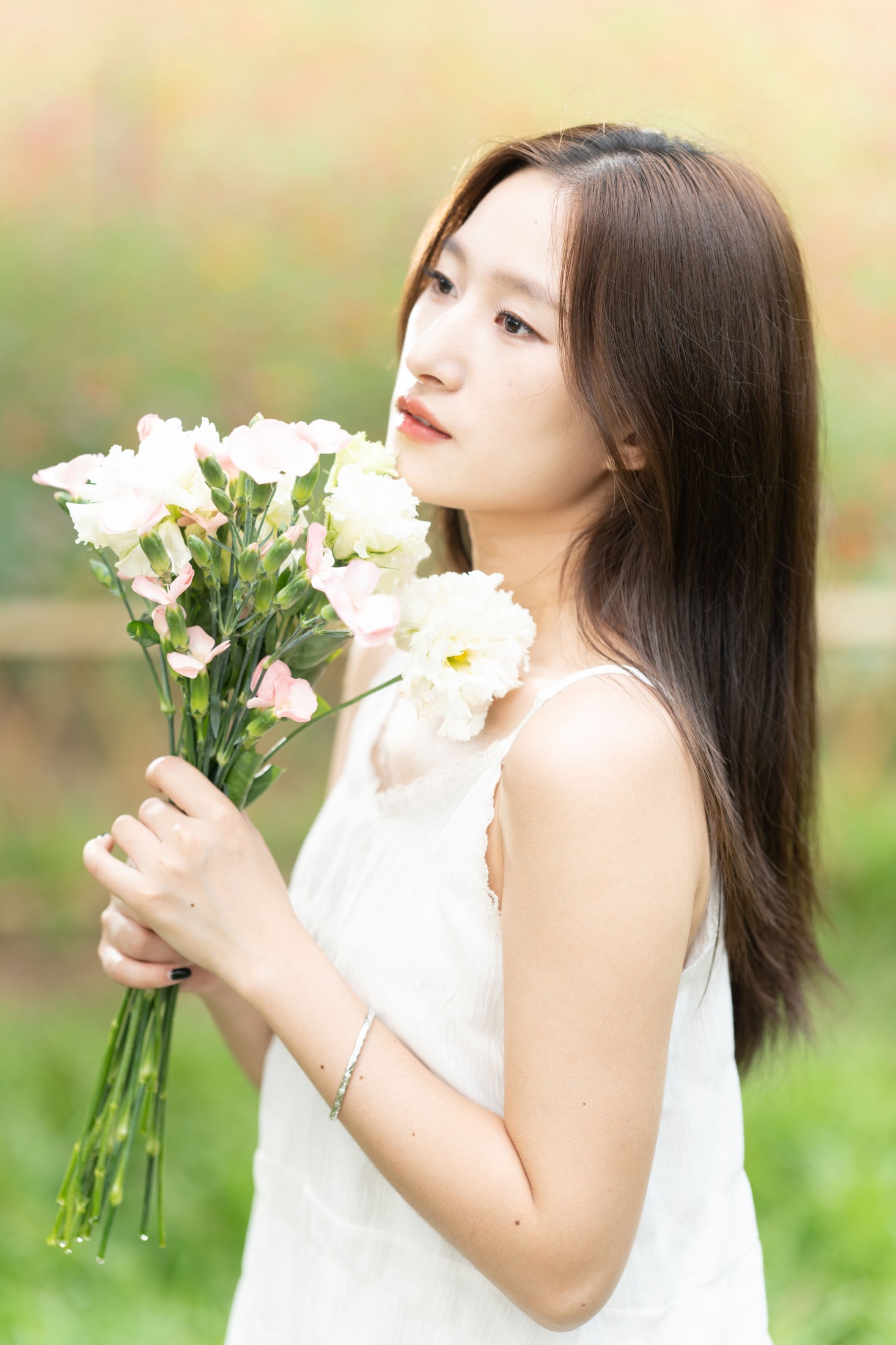 《白裙 花海》[105P]