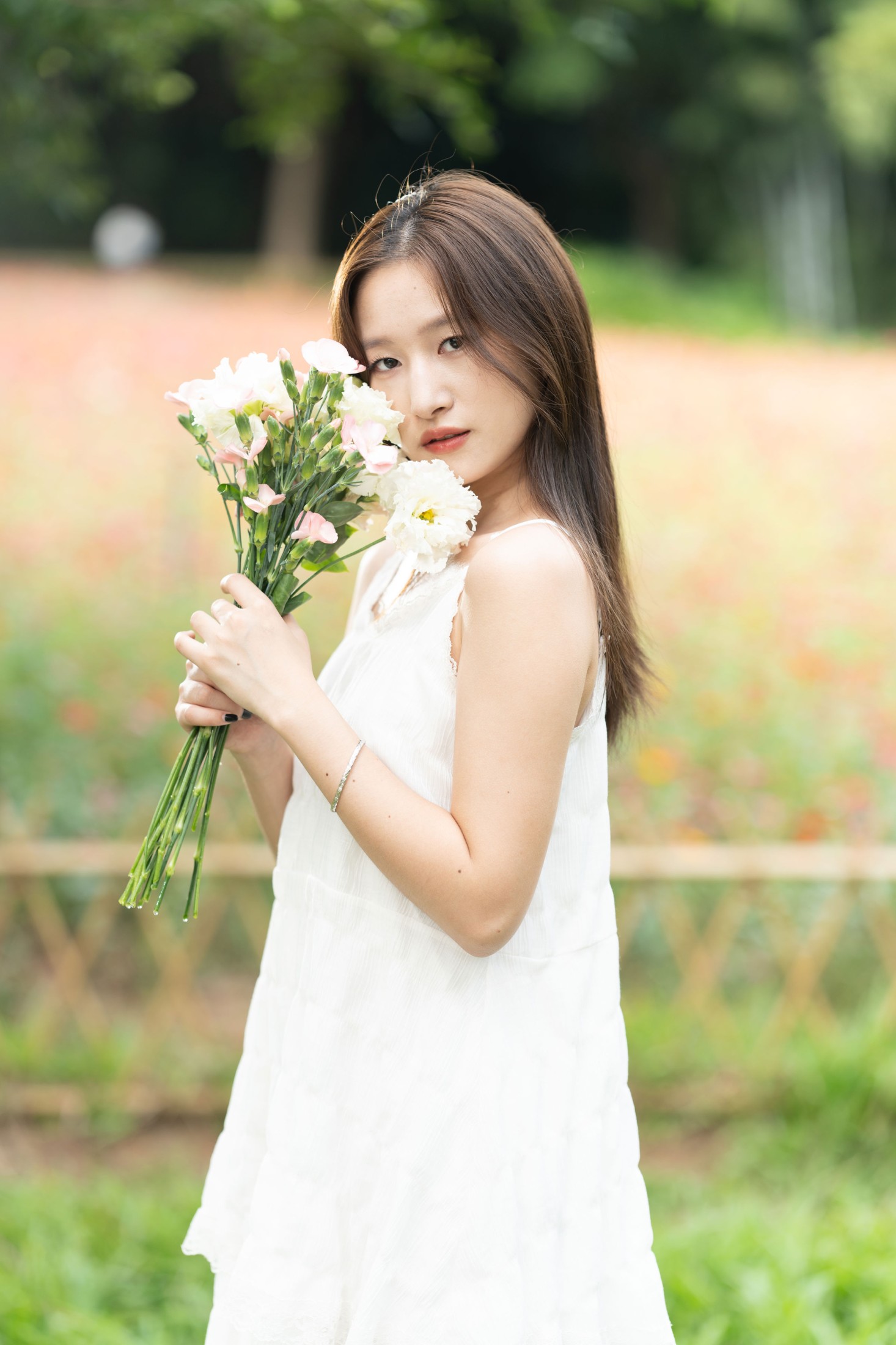 《白裙 花海》[105P]