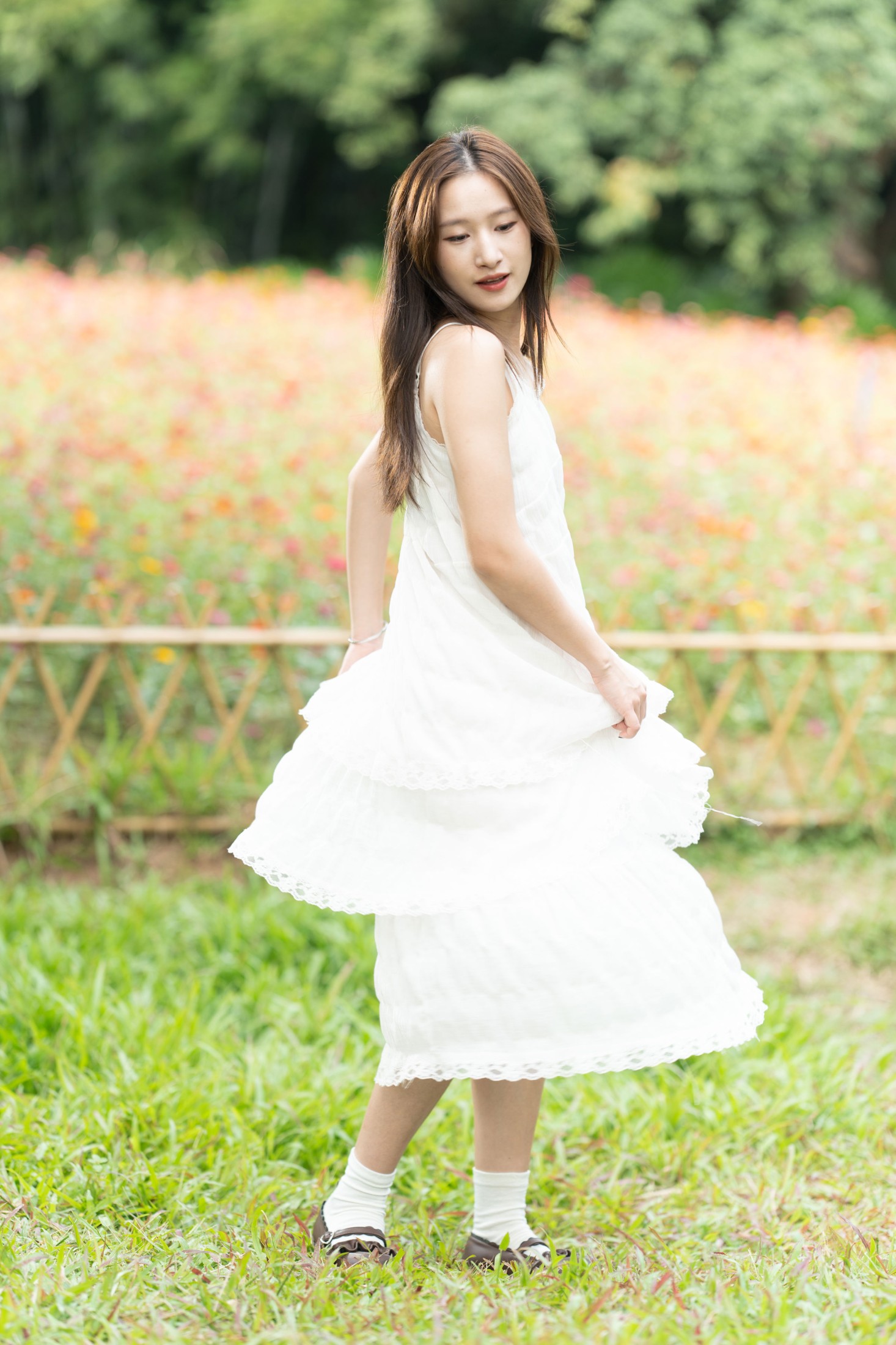 《白裙 花海》[105P]