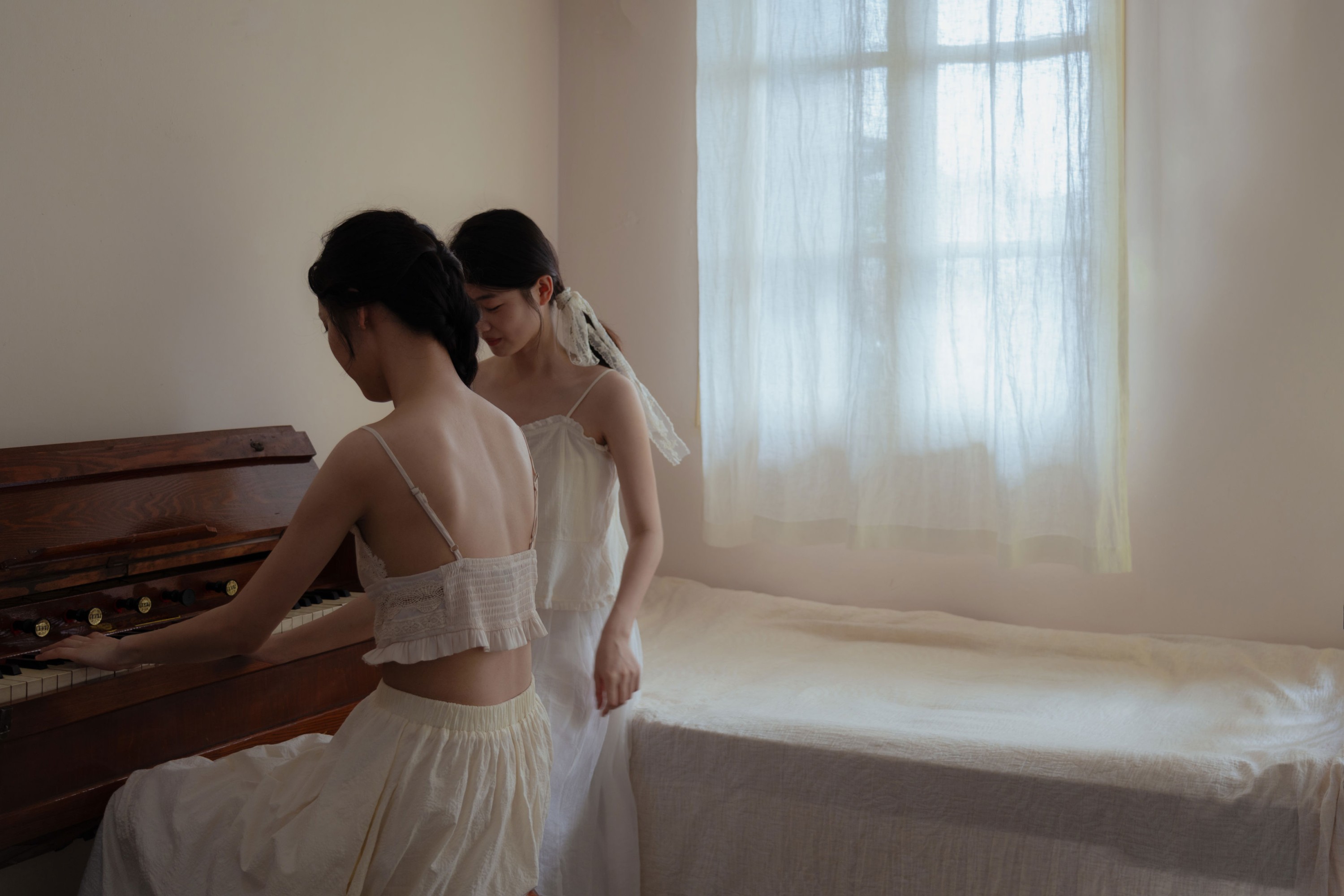 《镜中，我们》[26P]