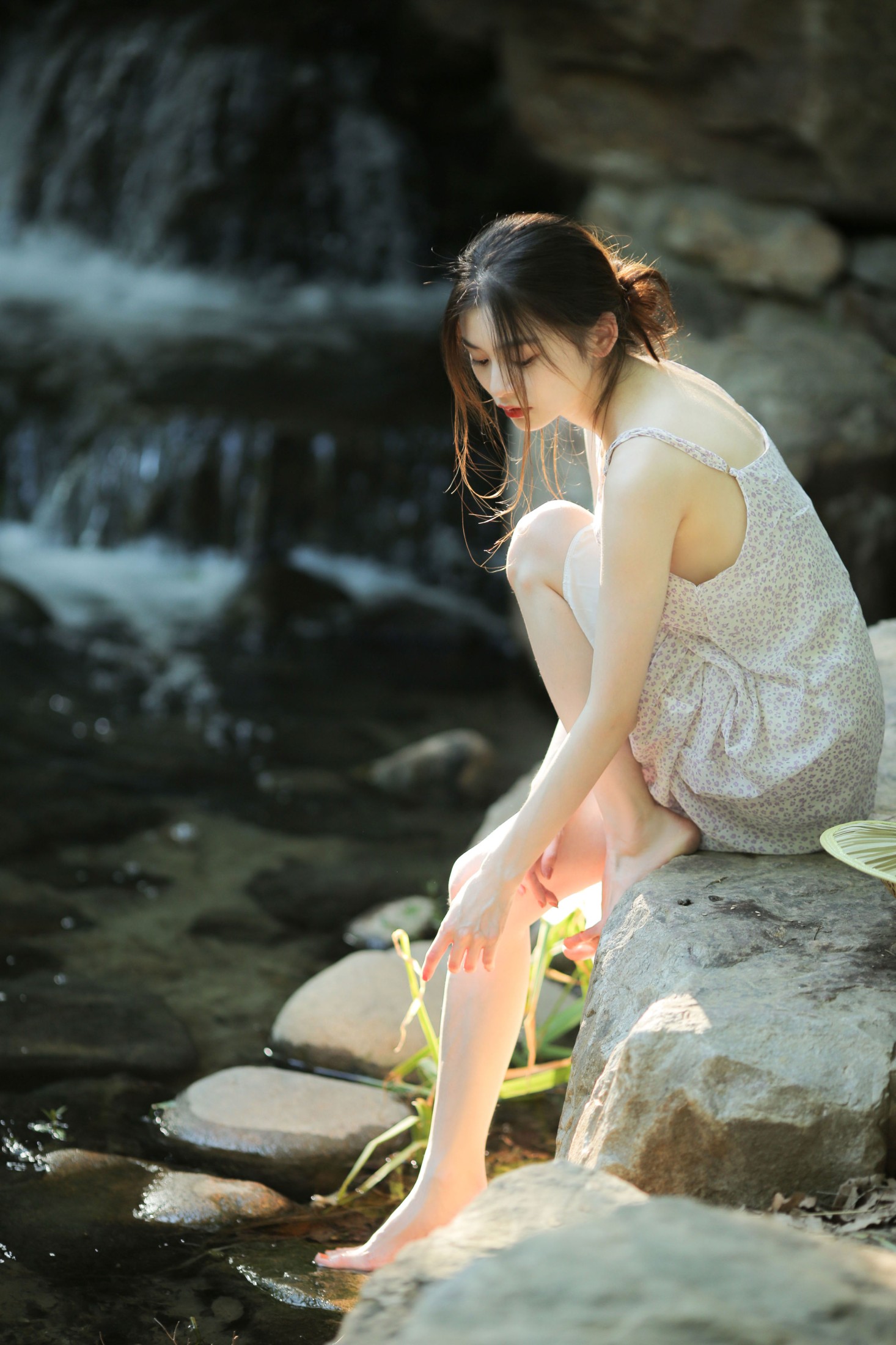 《在小岛的另一半山间小溪旁，有夏天的蝉鸣》[22P]