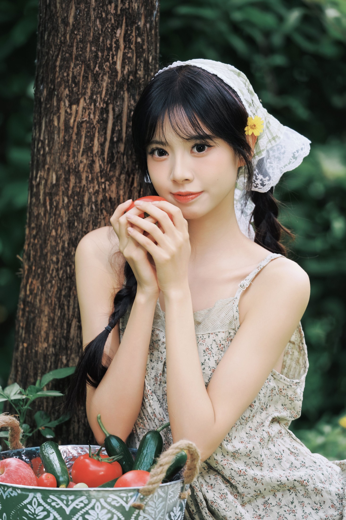 《绿野森林｜少女田园系碎花裙写真》[12P]