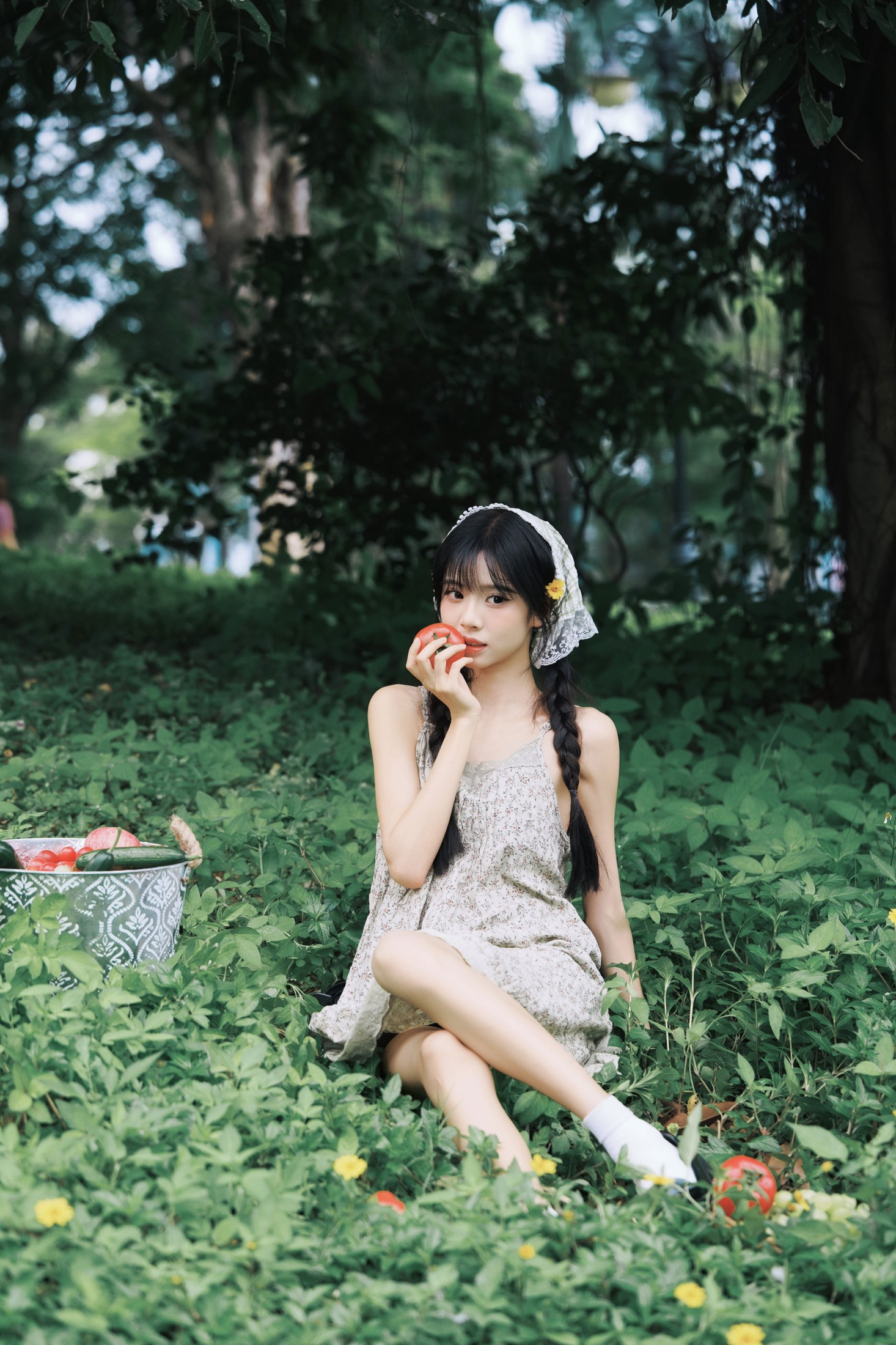 《绿野森林｜少女田园系碎花裙写真》[12P]