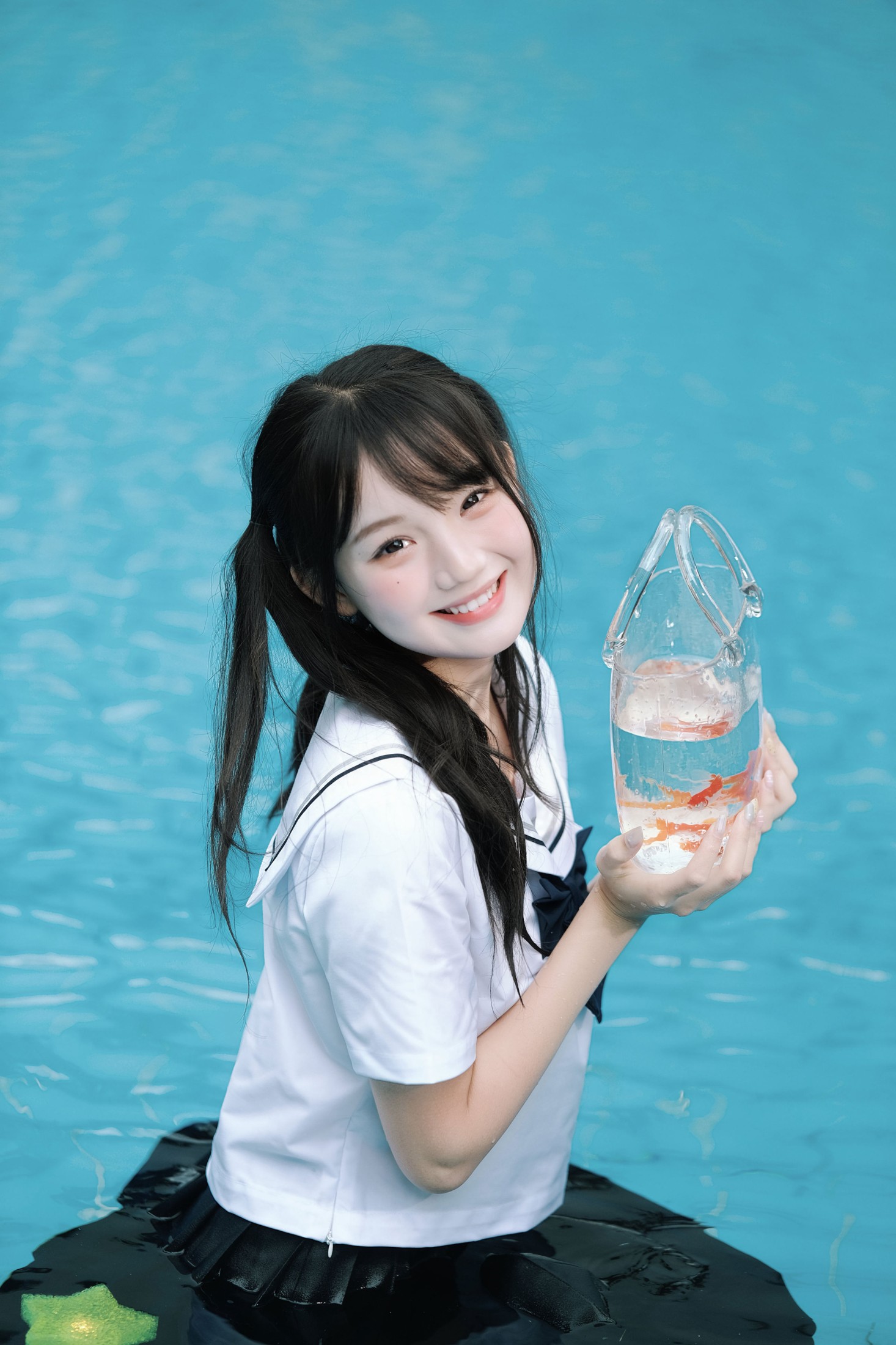 《溺于蓝调泳池｜JK少女的夏日汽水日记》[10P]
