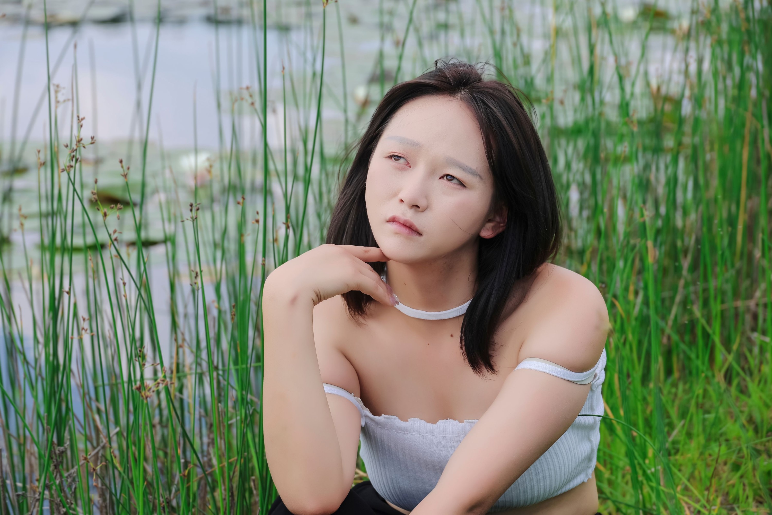 《湖边水草白衣性感美女写真》[39P]