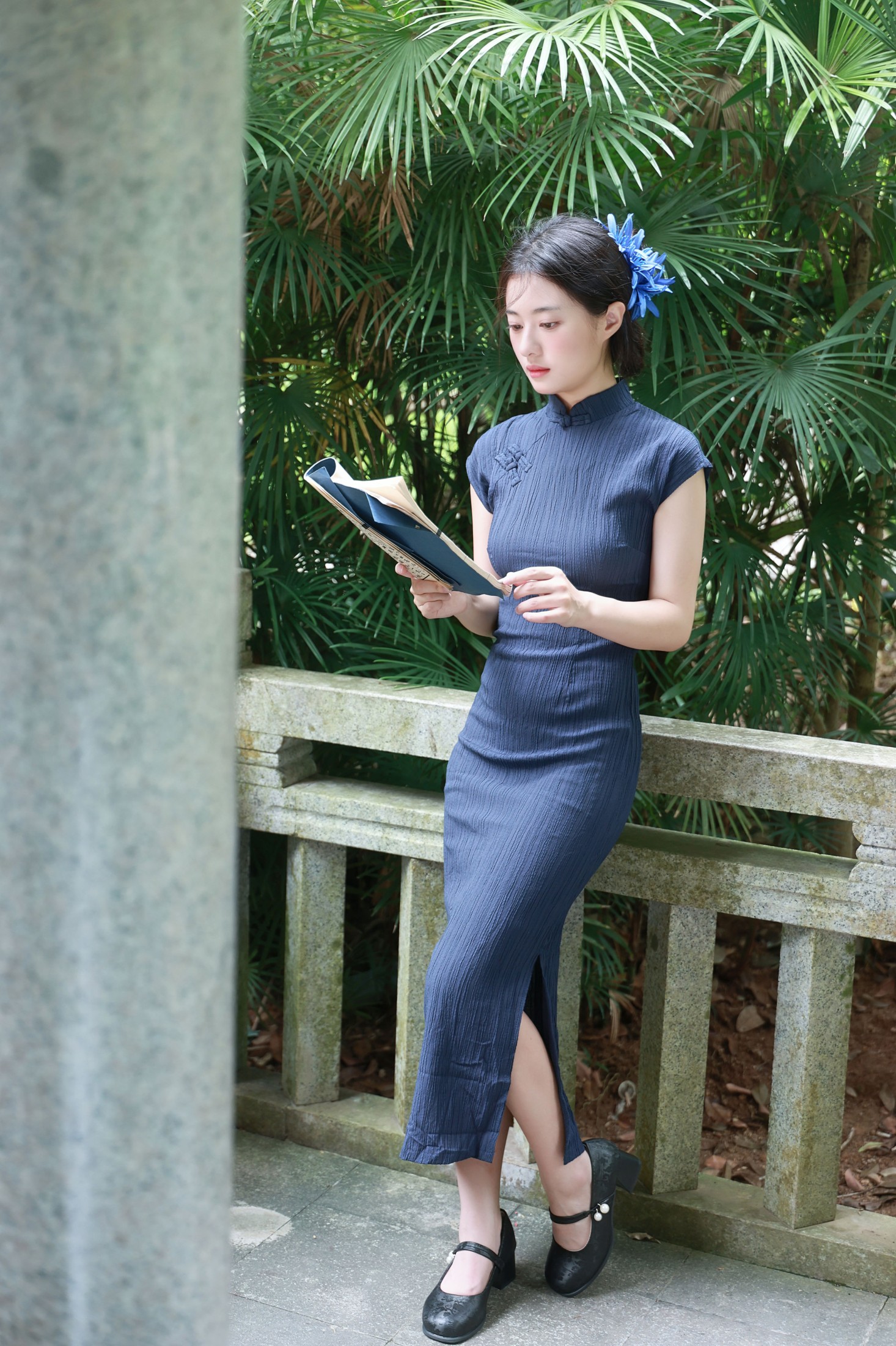 《藏青旗袍，赴一场园林的温柔之约》[15P]