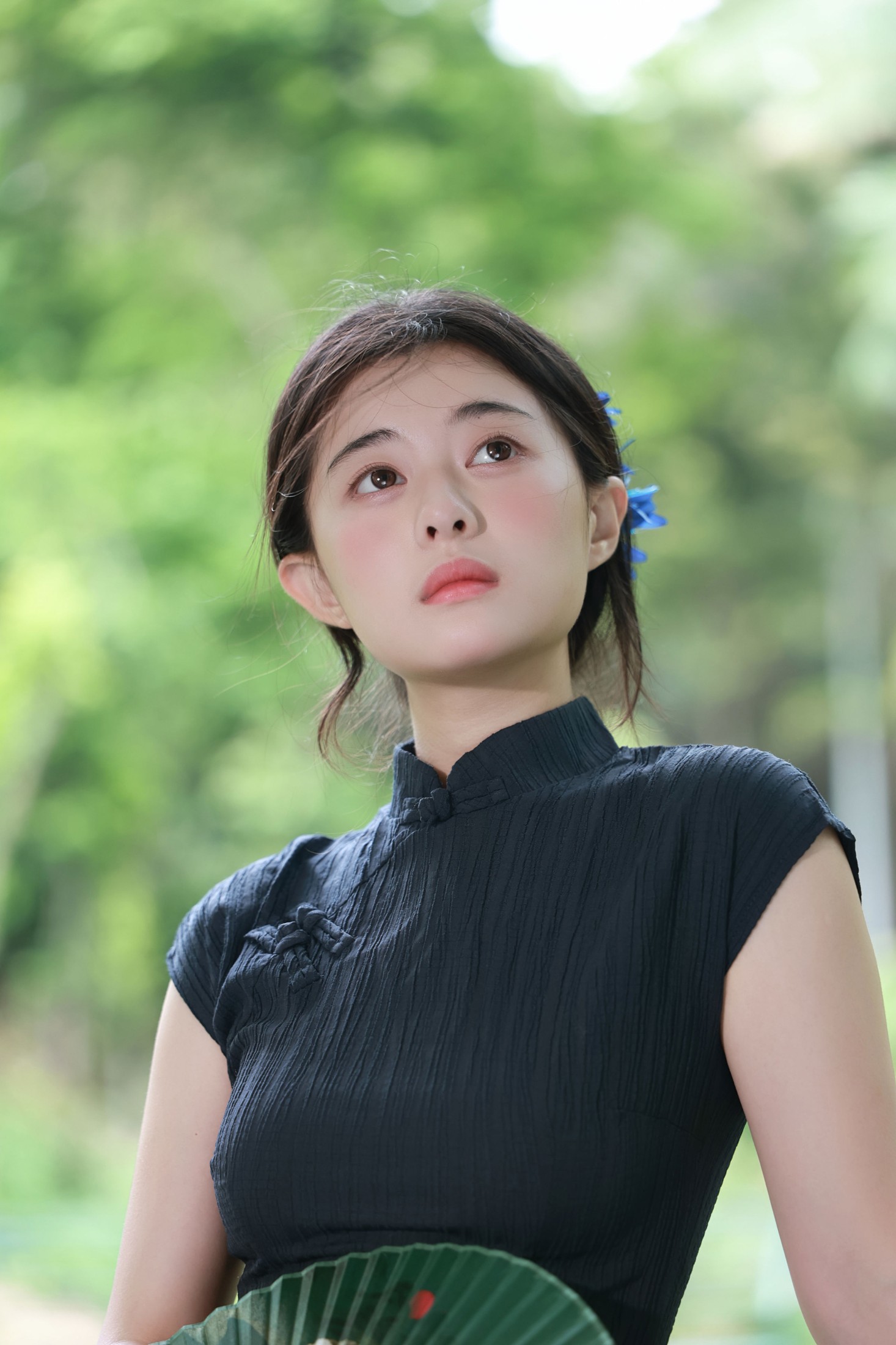 《藏青旗袍，赴一场园林的温柔之约》[15P]
