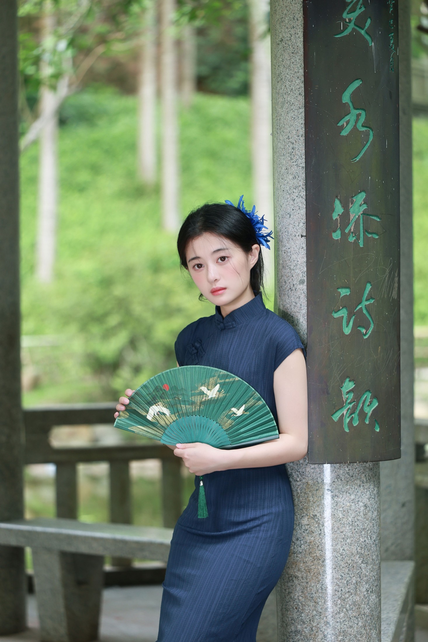 《藏青旗袍，赴一场园林的温柔之约》[15P]