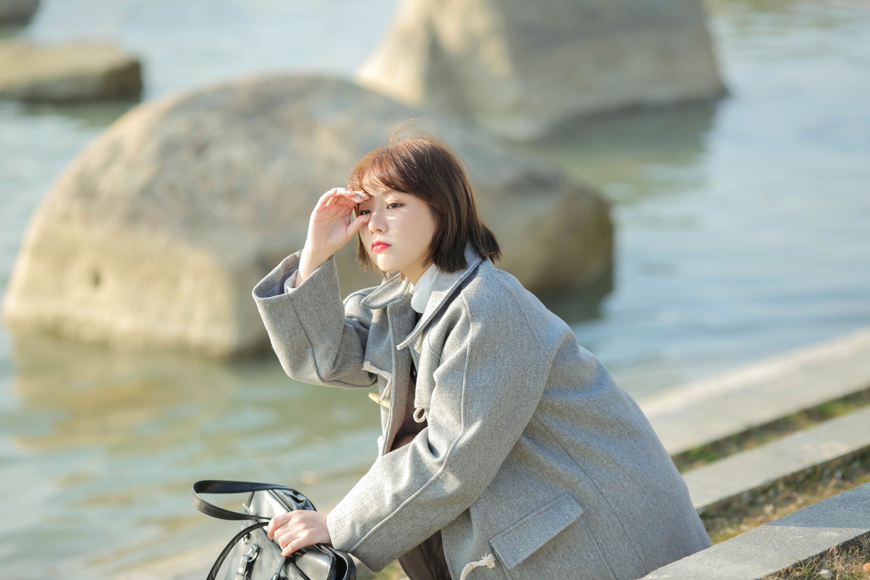 《眼里藏着三月的春色，手心淌过蓝色的河流》[17P]