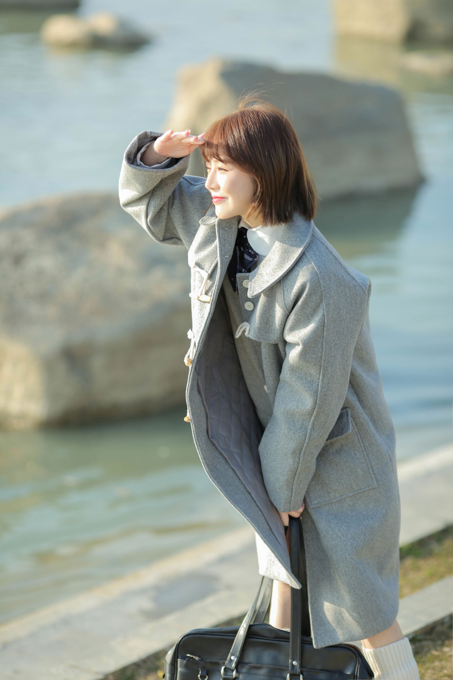 《眼里藏着三月的春色，手心淌过蓝色的河流》[17P]