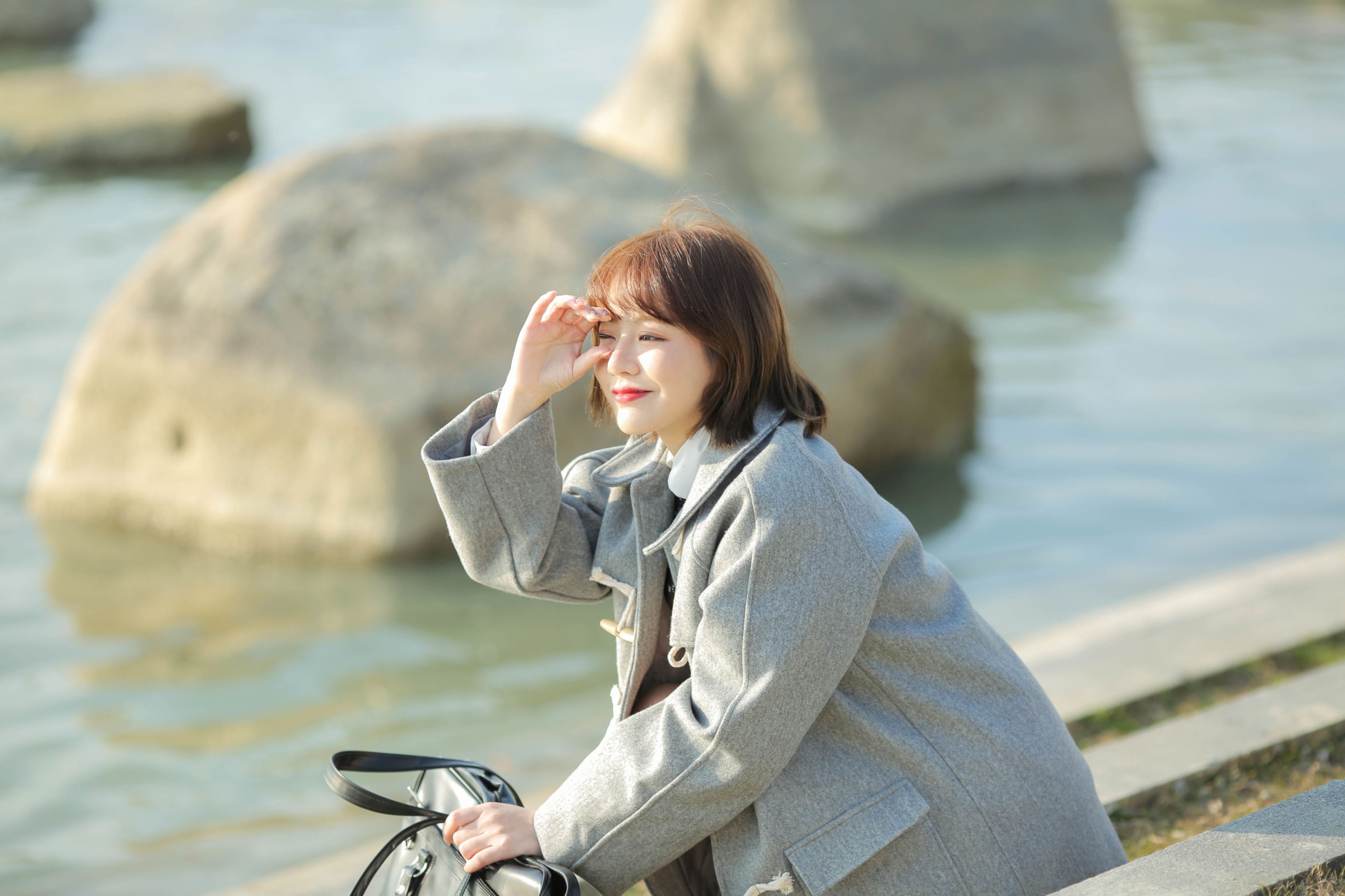 《眼里藏着三月的春色，手心淌过蓝色的河流》[17P]
