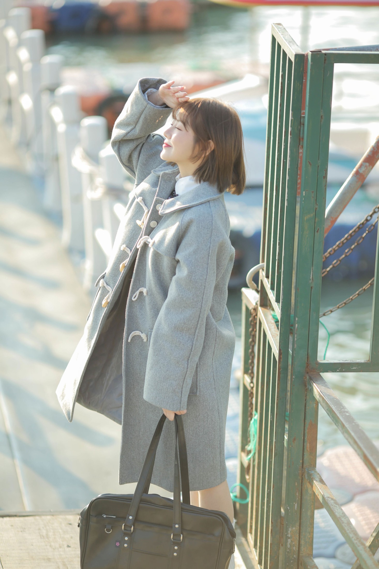 《眼里藏着三月的春色，手心淌过蓝色的河流》[17P]