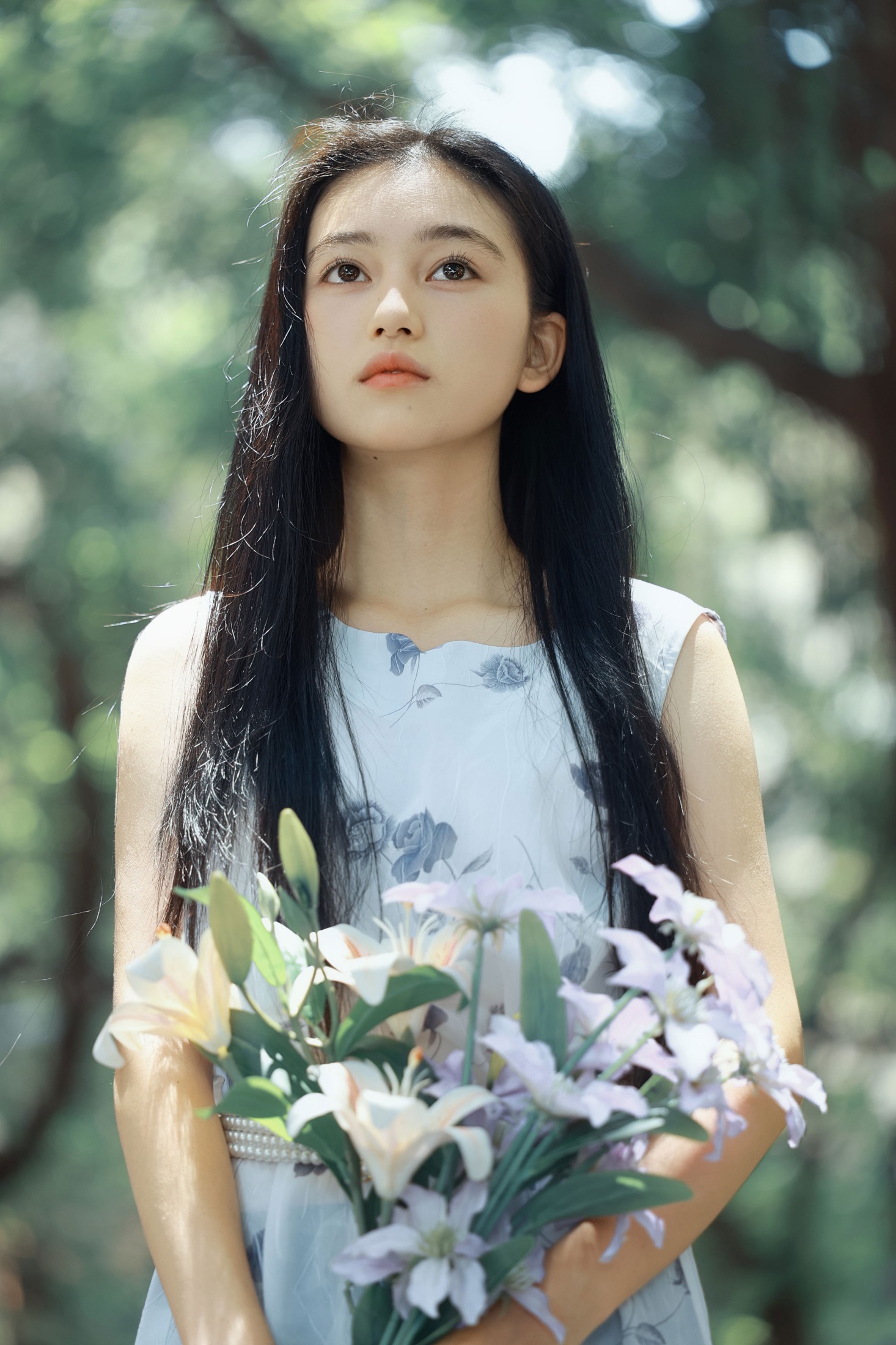 《风穿过老巷子，她与花都在等夏天》[23P]