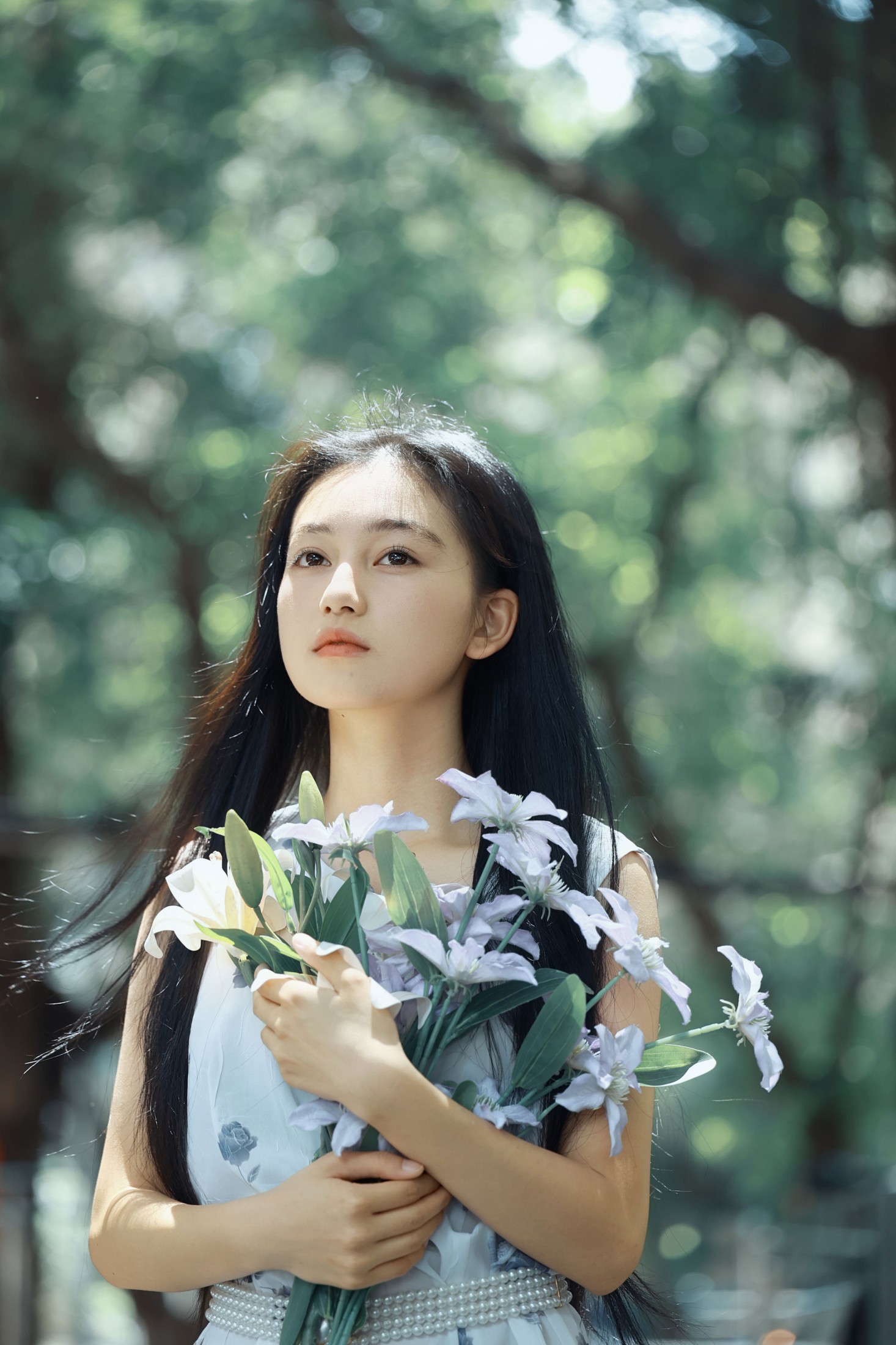 《风穿过老巷子，她与花都在等夏天》[23P]