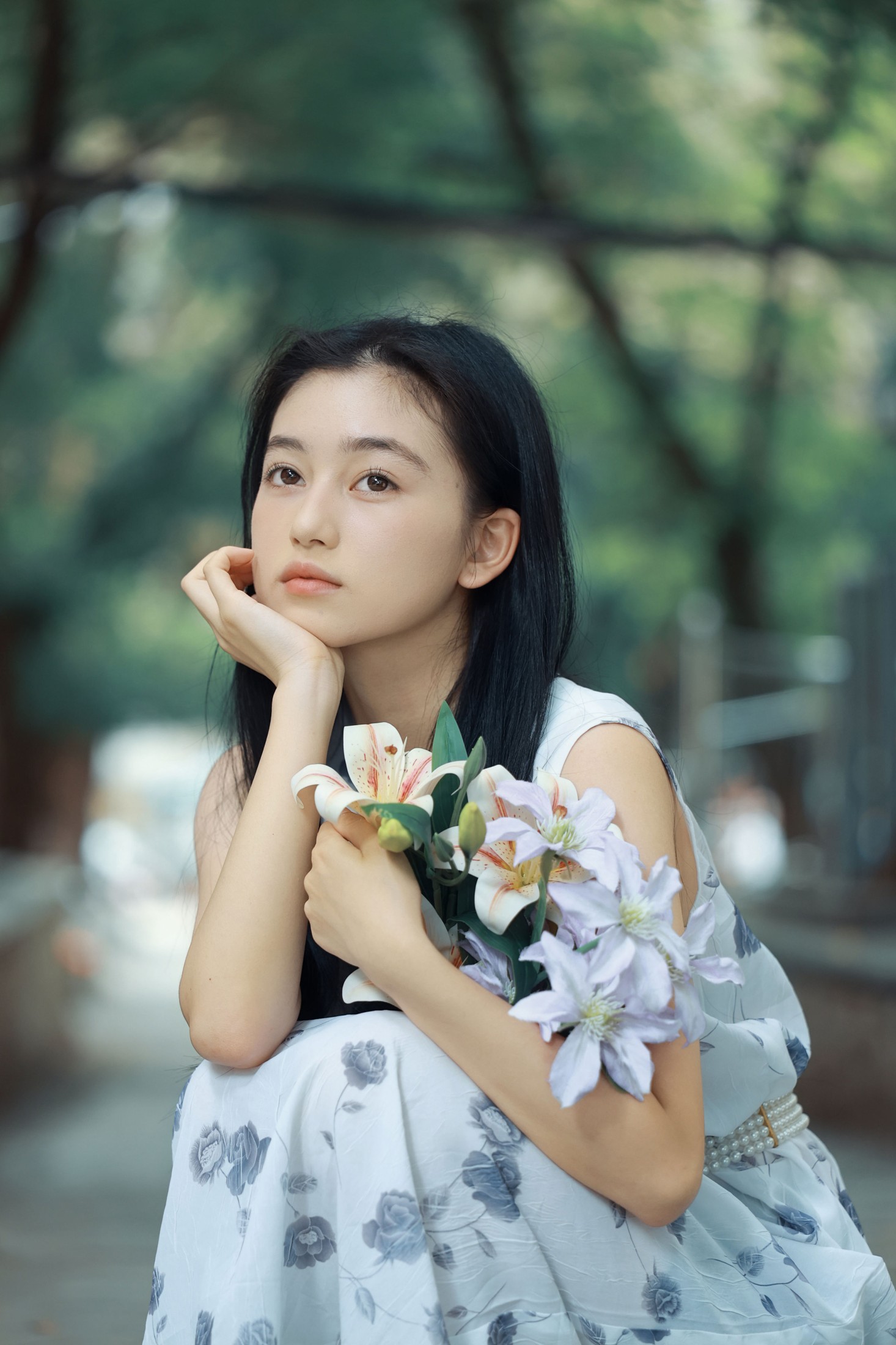 《风穿过老巷子，她与花都在等夏天》[23P]