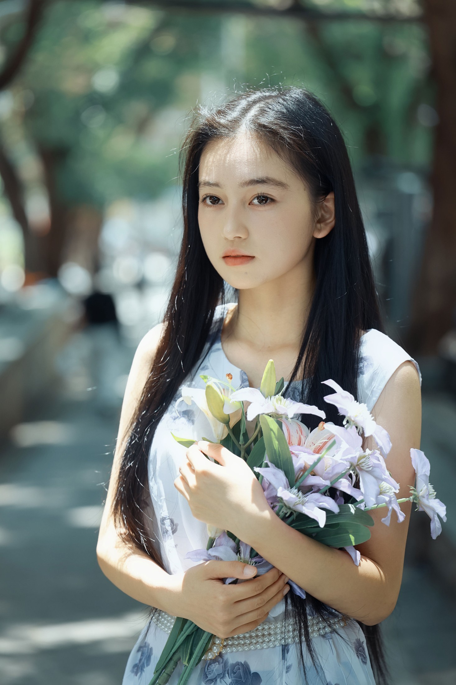 《风穿过老巷子，她与花都在等夏天》[23P]