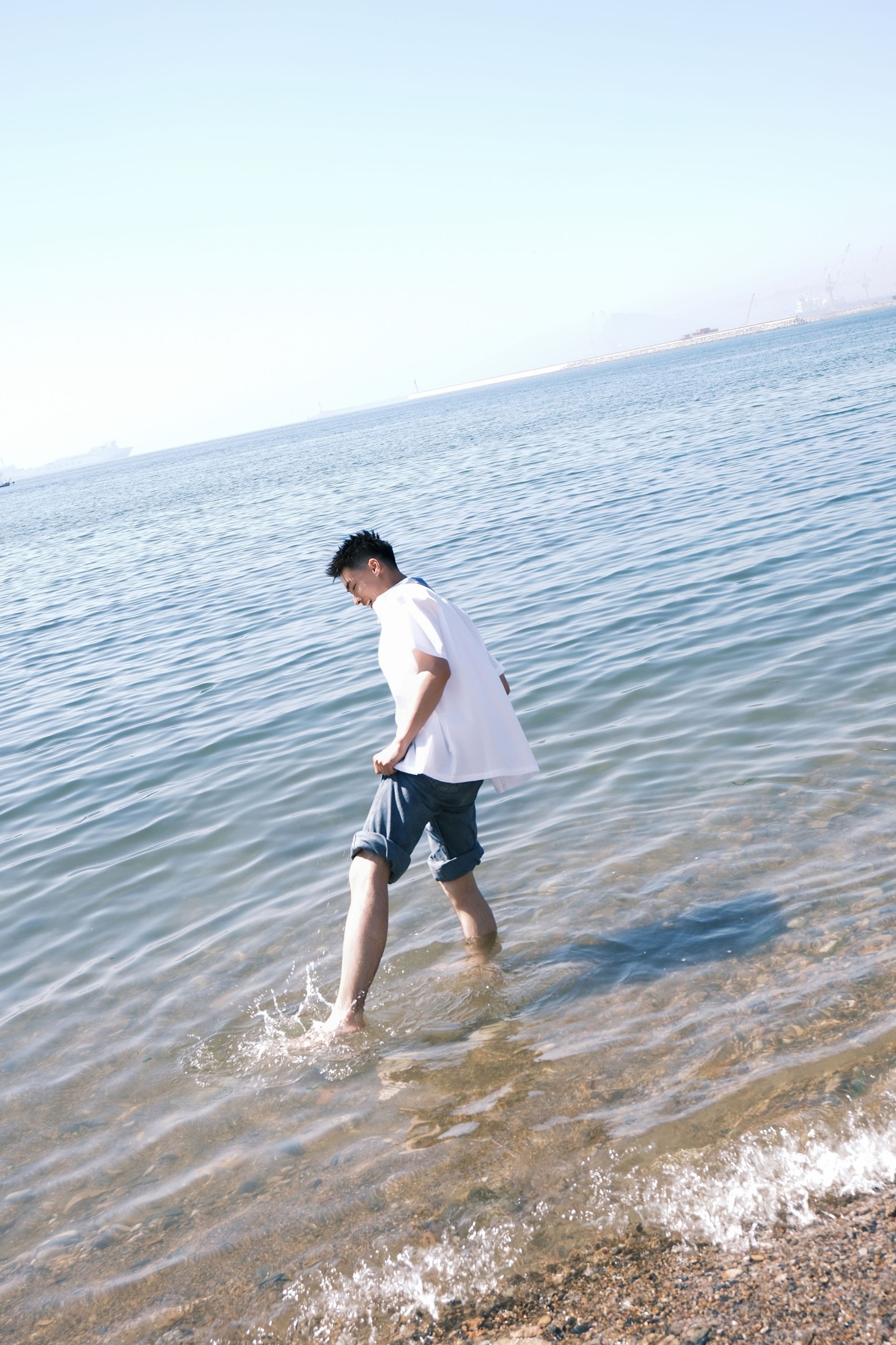 《海边少年戏水》[43P]