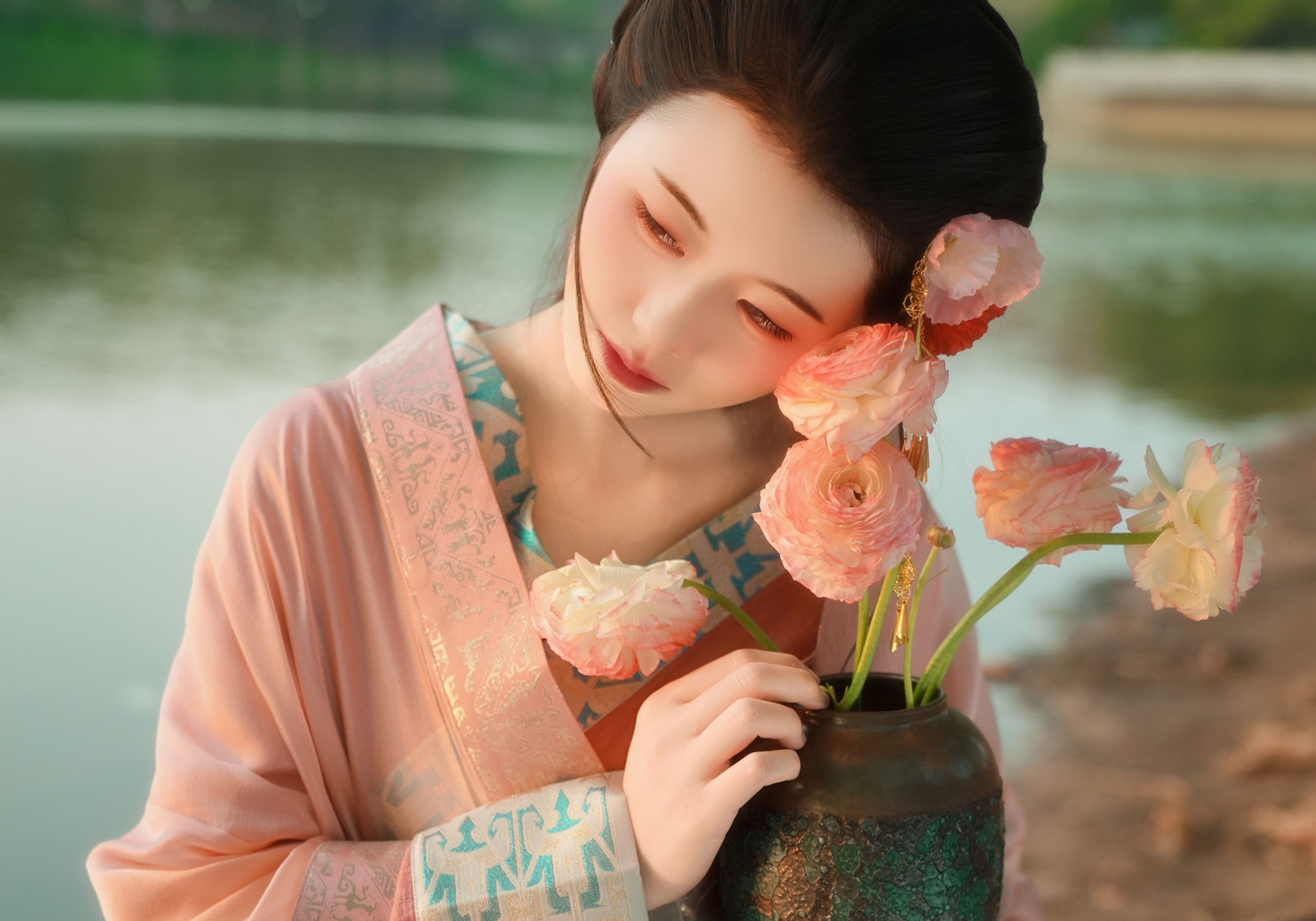 《夕阳下抱罐倒水》[11P]