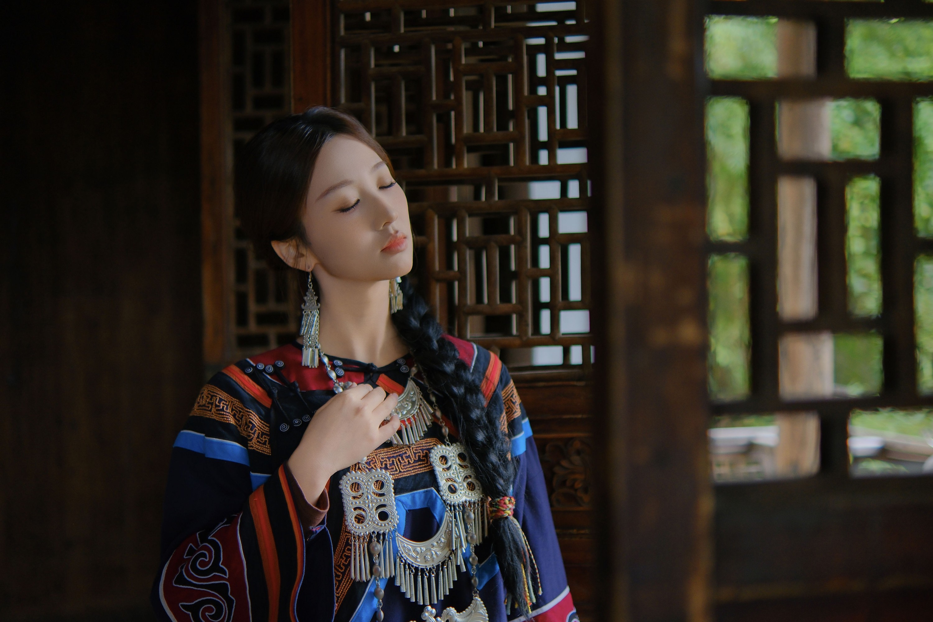 《彝族姑娘～月亮的女儿》[28P]