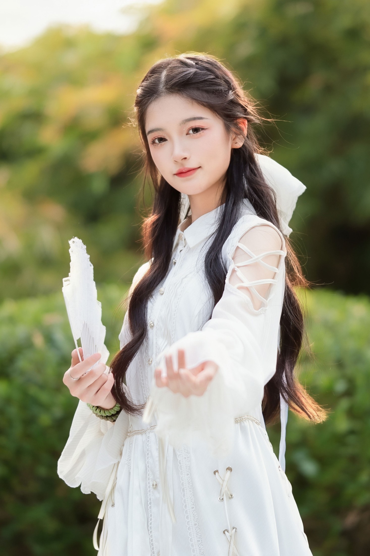 《风把裙摆吹成诗，你伸手接住了整个夏天》[10P]