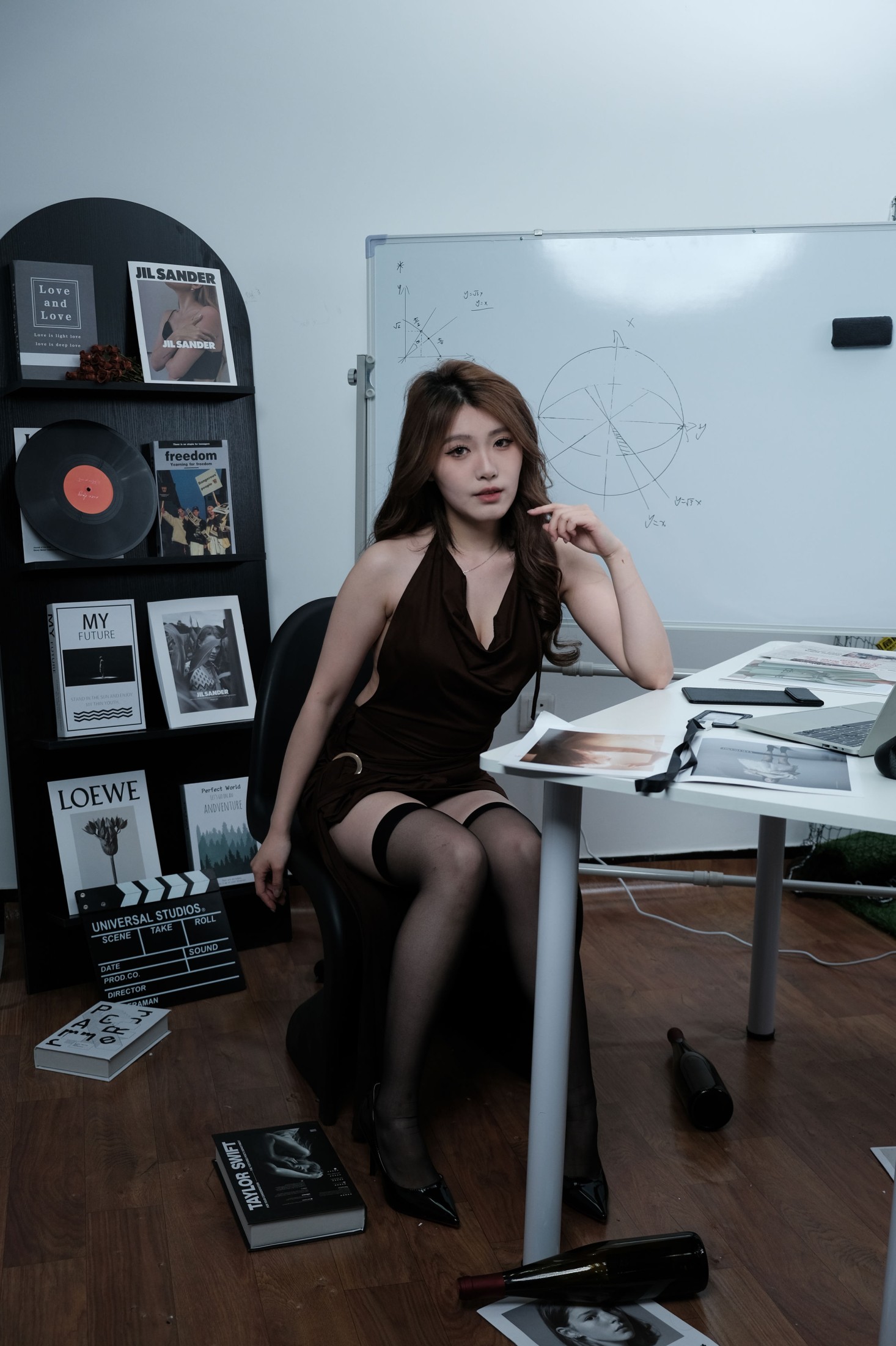 《办公室 黑丝女秘书》[37P]