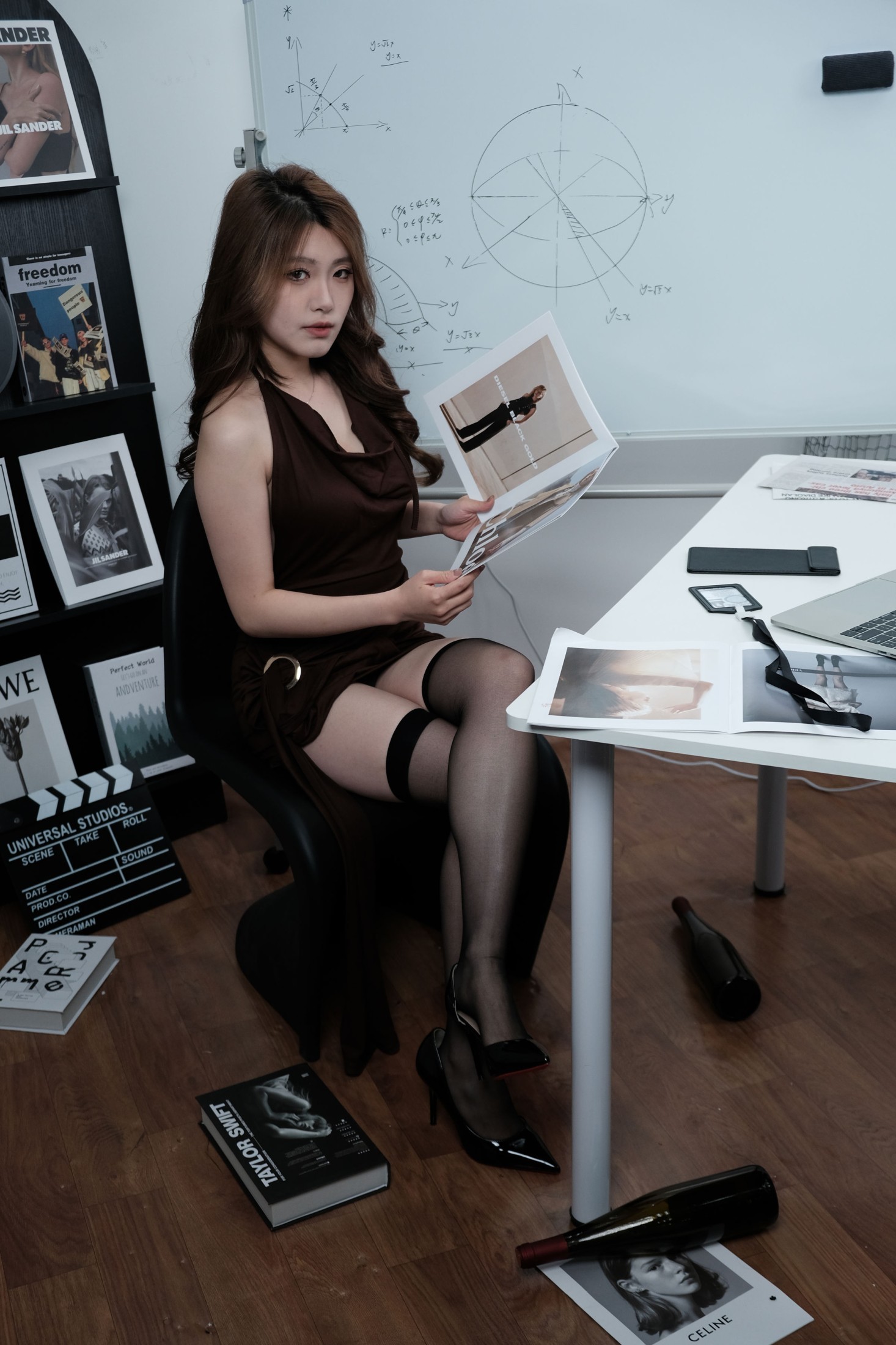 《办公室 黑丝女秘书》[37P]