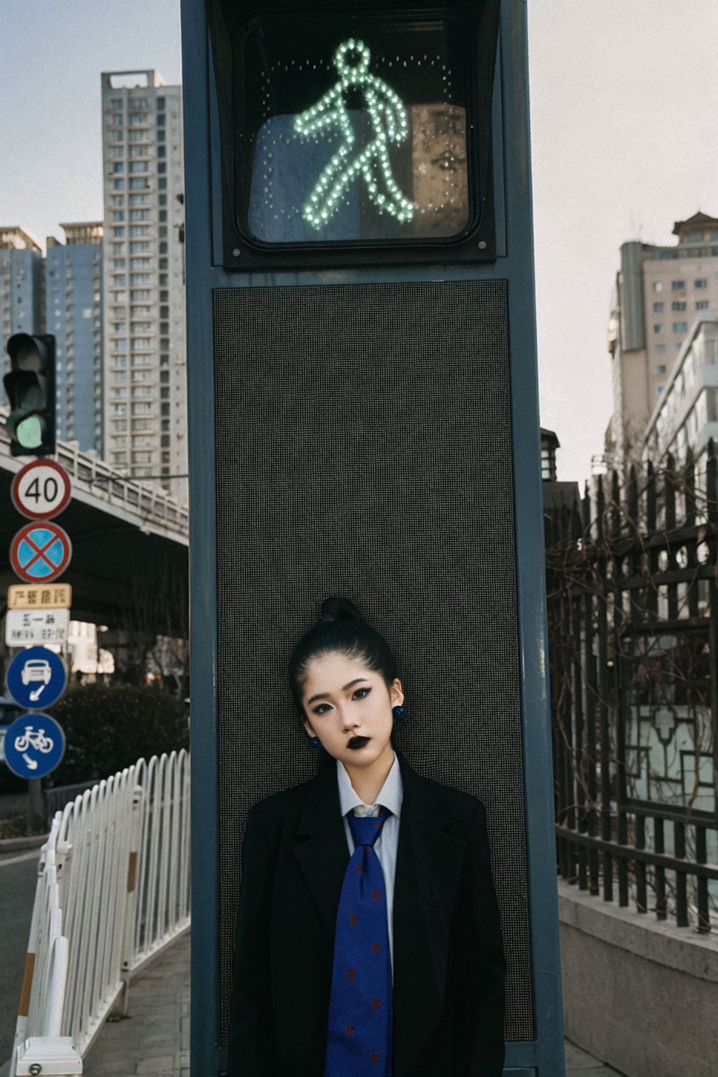 《不迎合城市的平庸，一身撞色，自带锋芒》[13P]