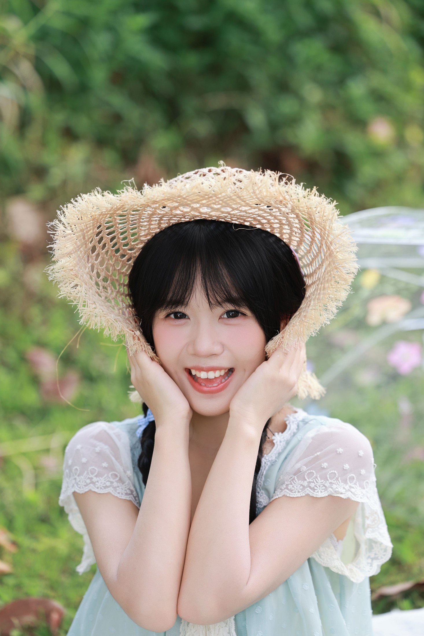 《闯入夏日草地，做个无忧无虑的少女》[9P]