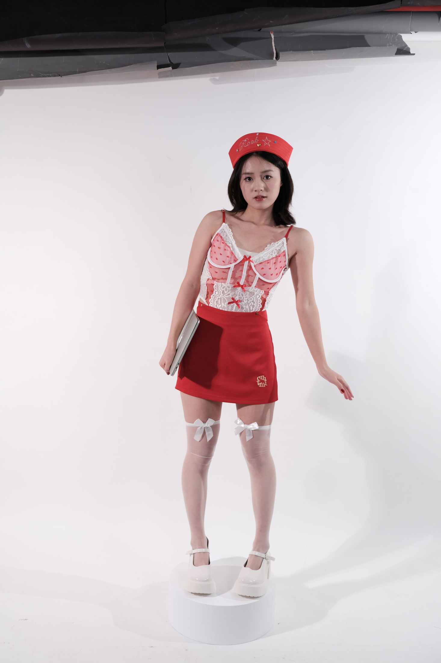 《白棚红色甜妹》[23P]