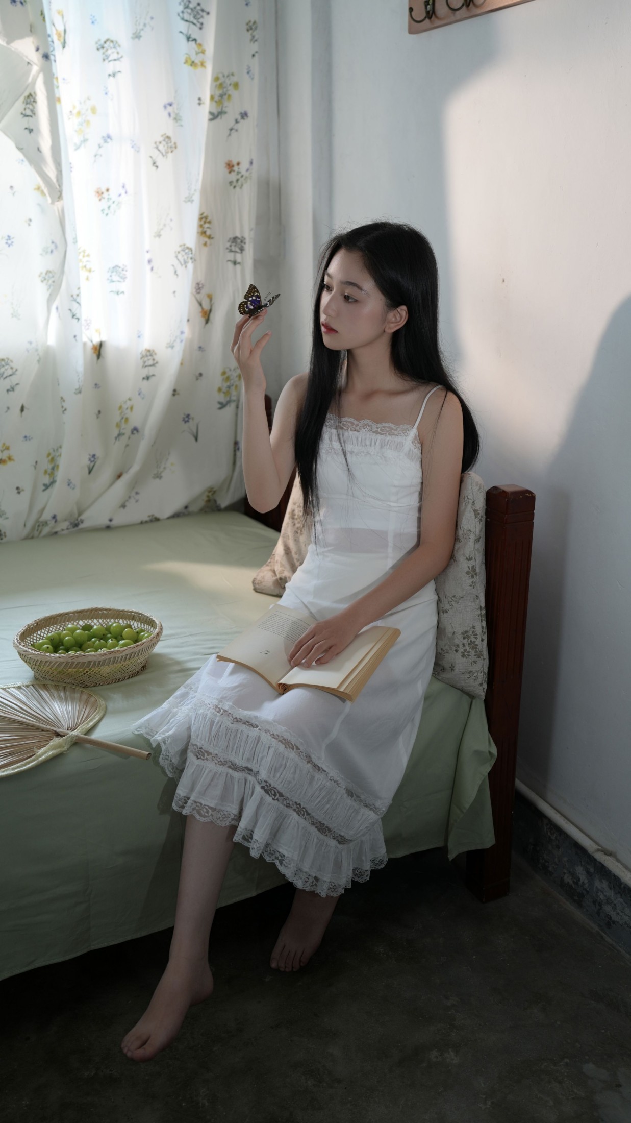 《倾听窗边少女的心事》[19P]