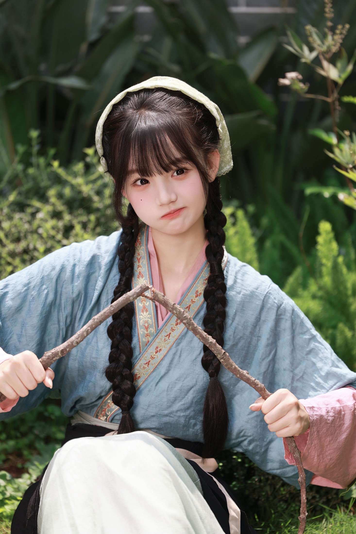 《古庭院的午后，小村少女的时光》[14P]