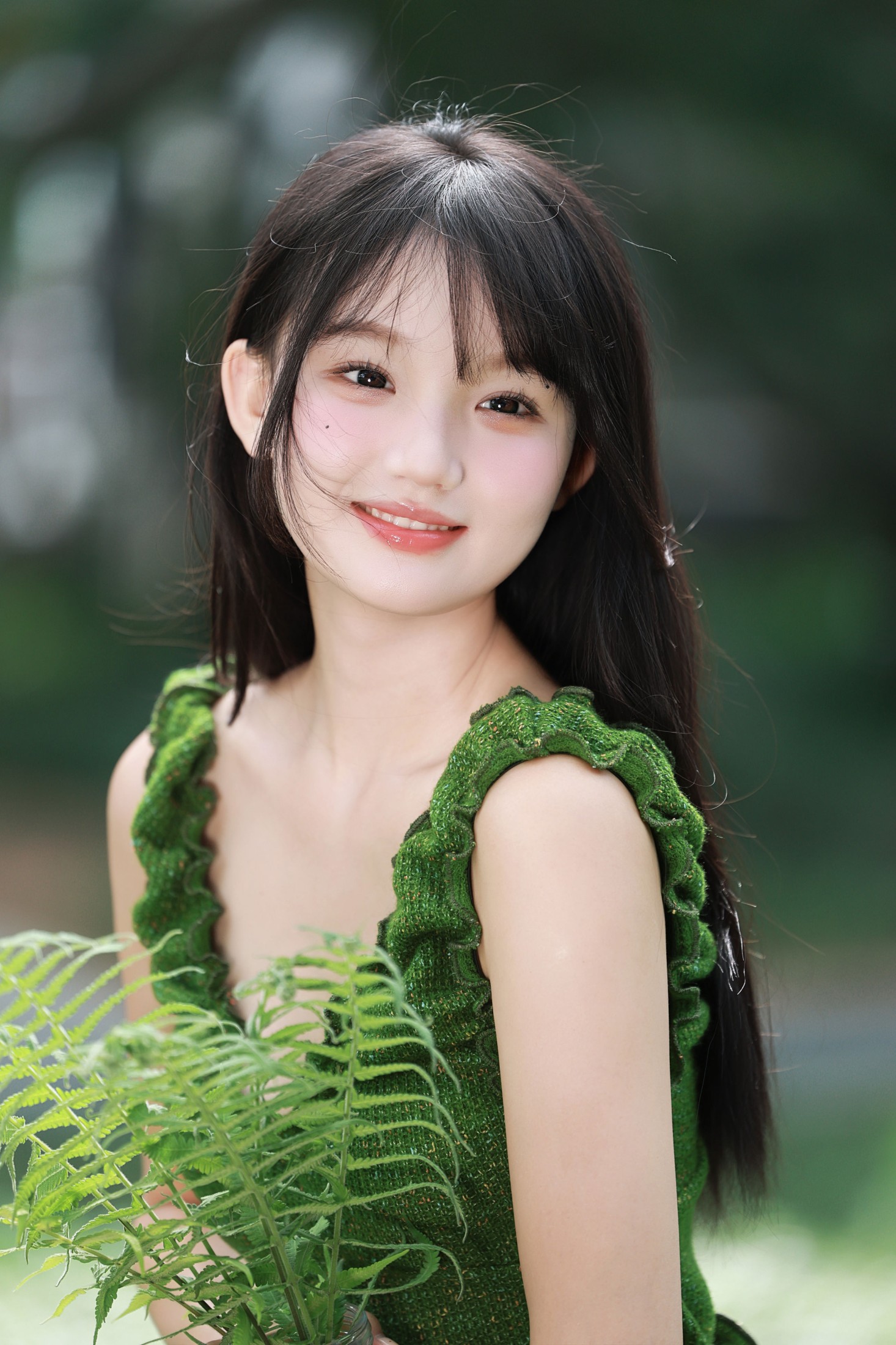 《青草地的午后，少女与风的时光》[10P]