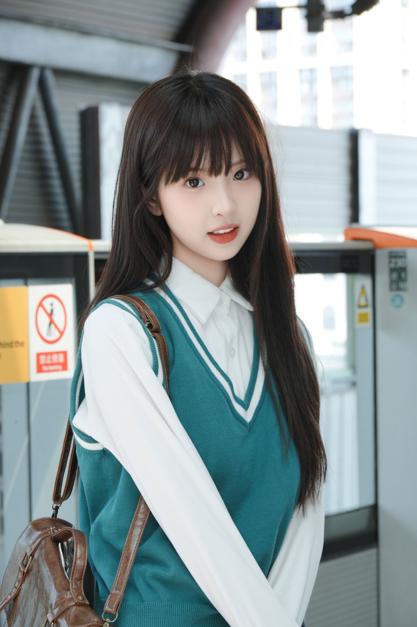 《地铁少女》[12P]
