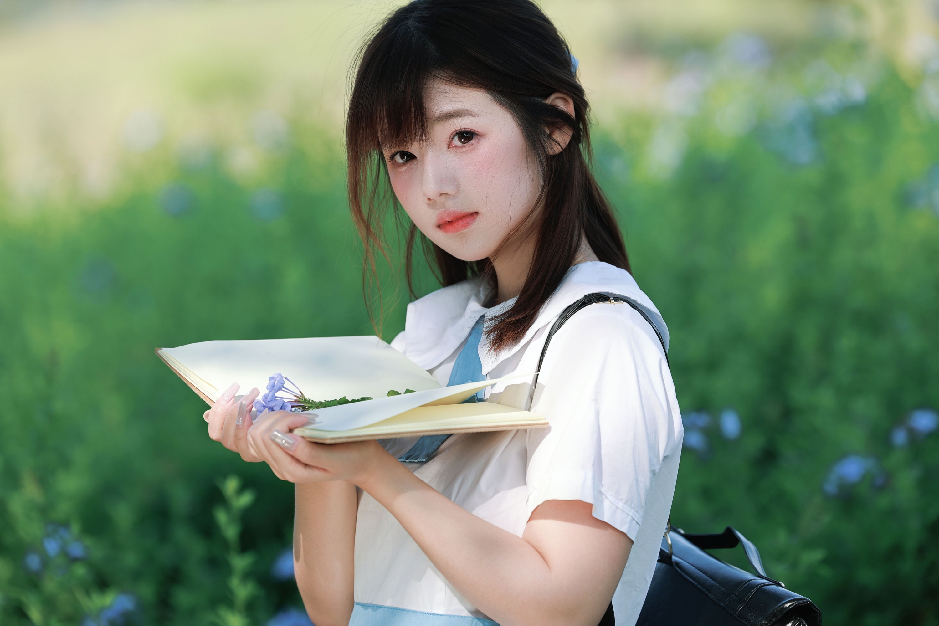 《蓝雪花里的 JK 少女，藏着夏天的心事》[19P]