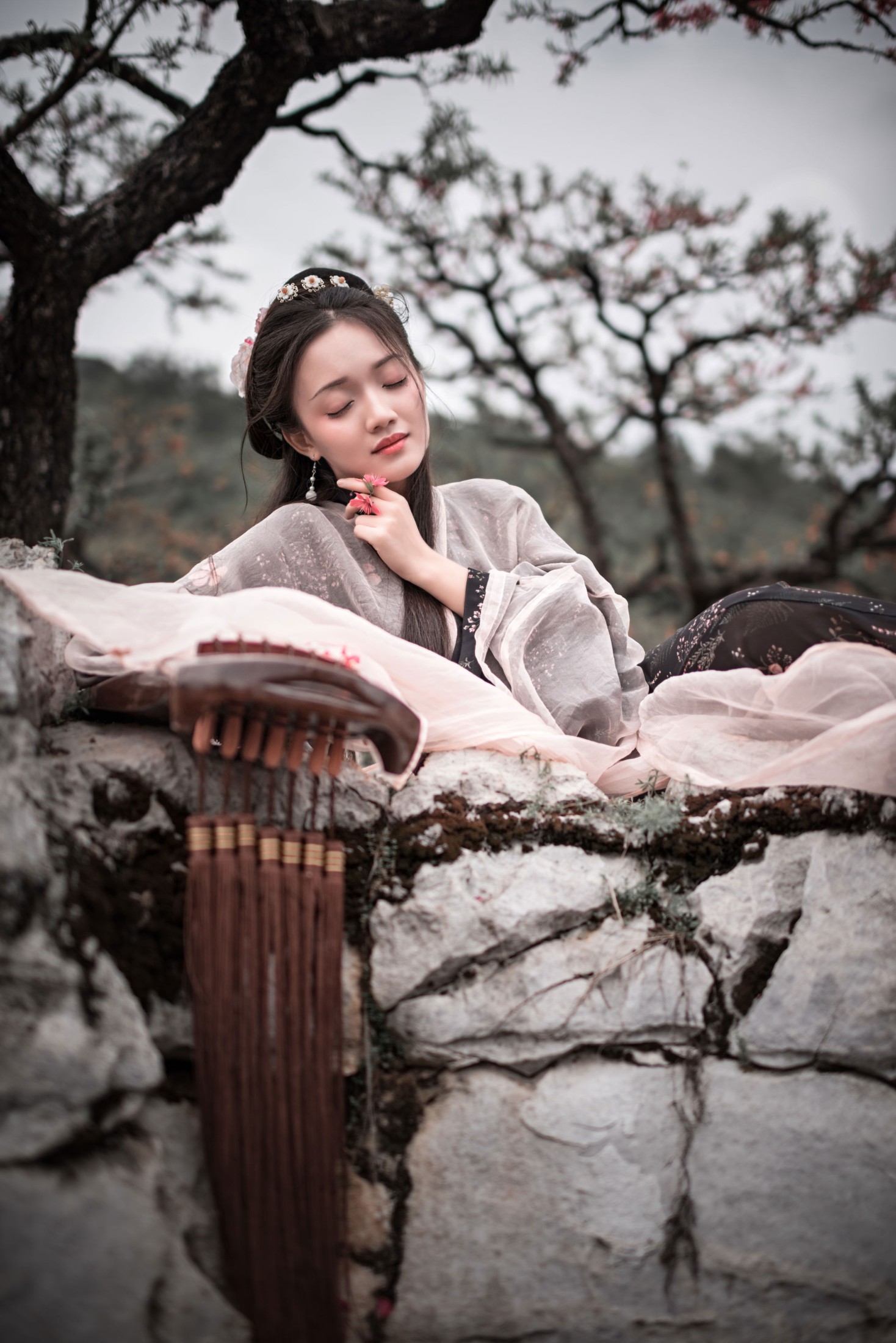《落花枕琴，醉卧山林》[11P]