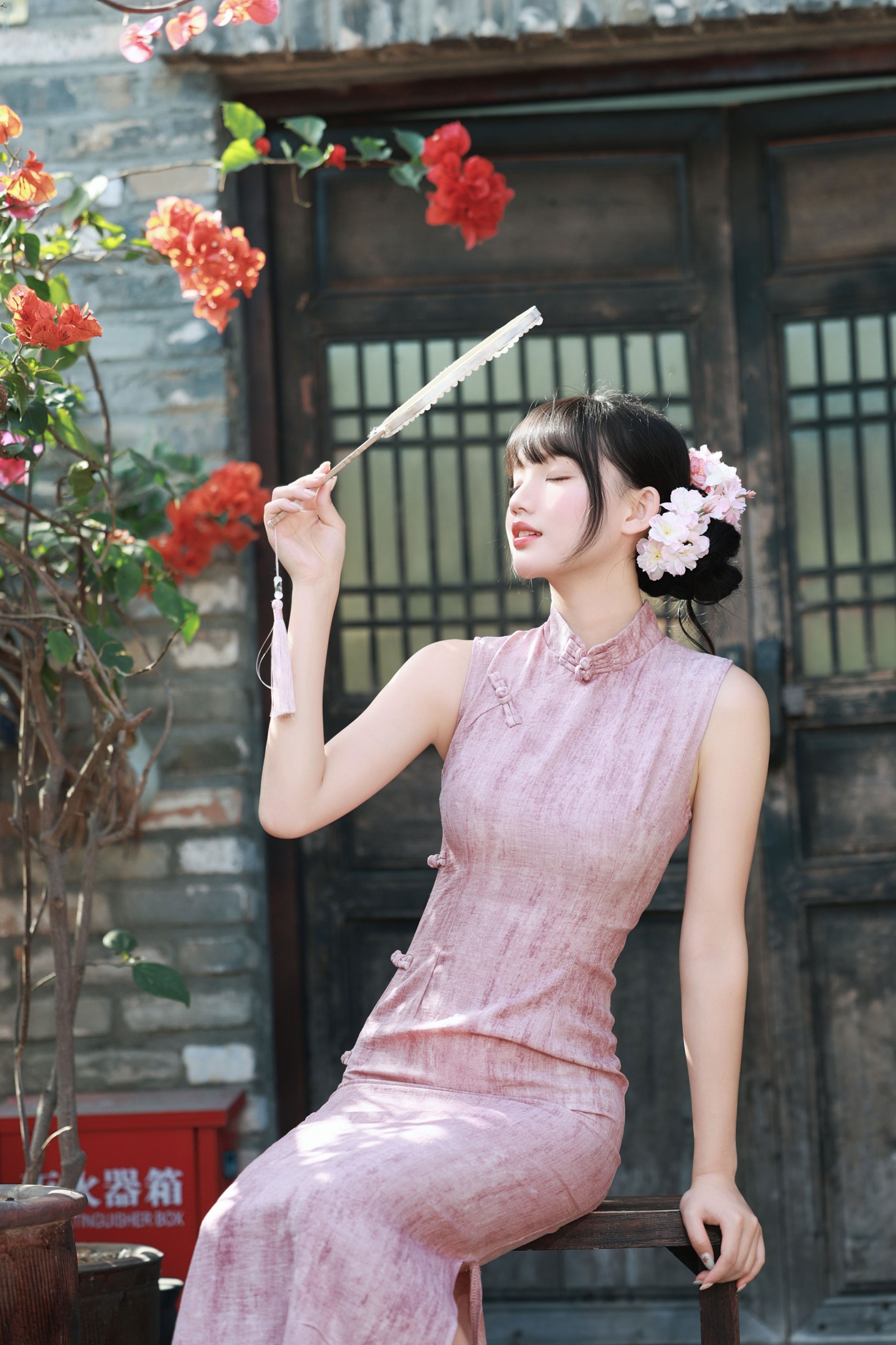 《三角梅开时，赴一场旗袍的旧梦》[15P]