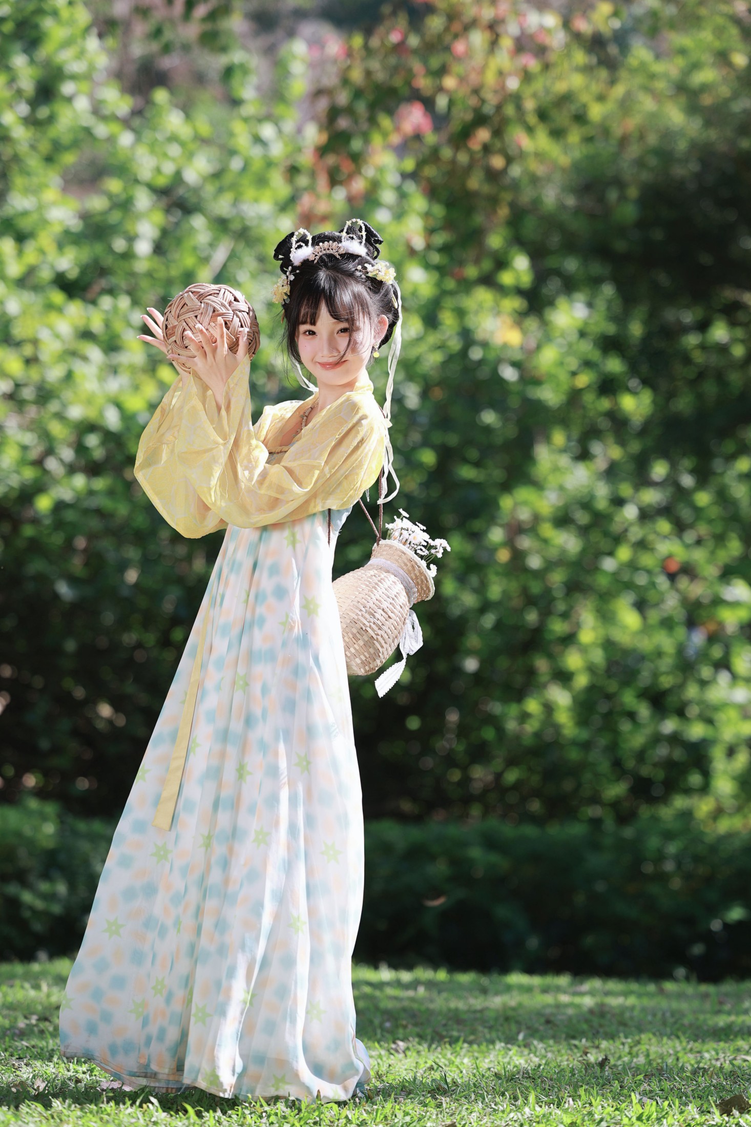 《蹴鞠与竹篮，藏着汉服少女的夏日心事》[12P]