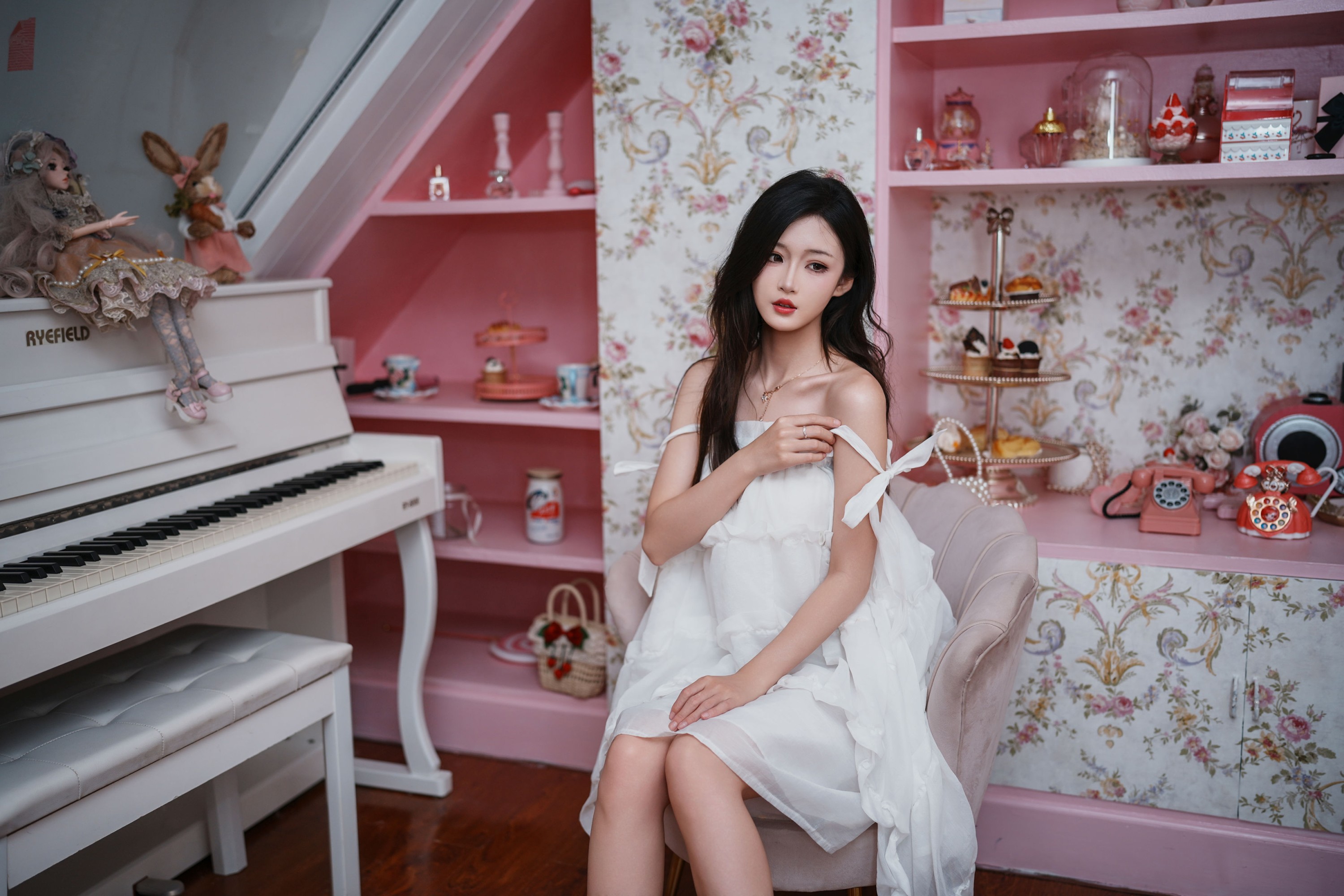 《钢琴房的白裙小姐姐》[23P]