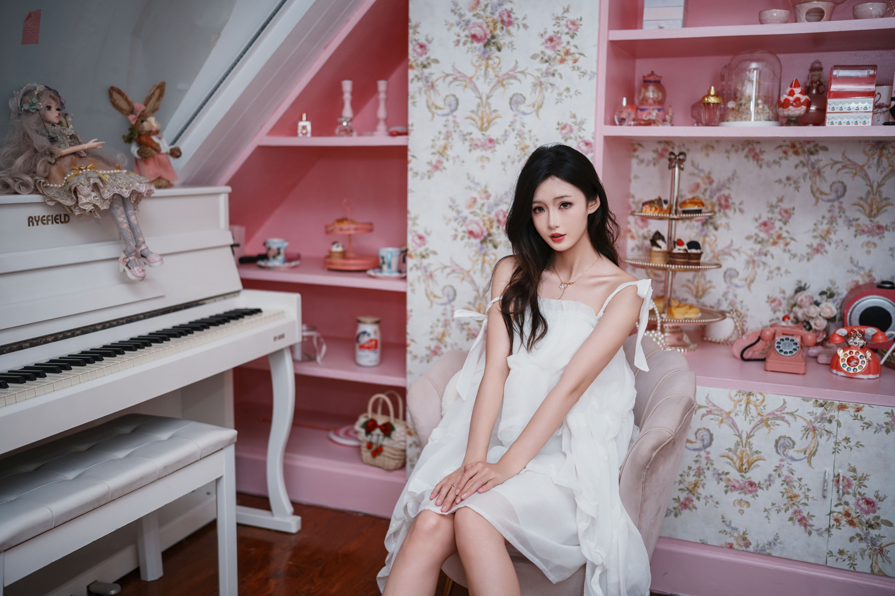 《钢琴房的白裙小姐姐》[23P]