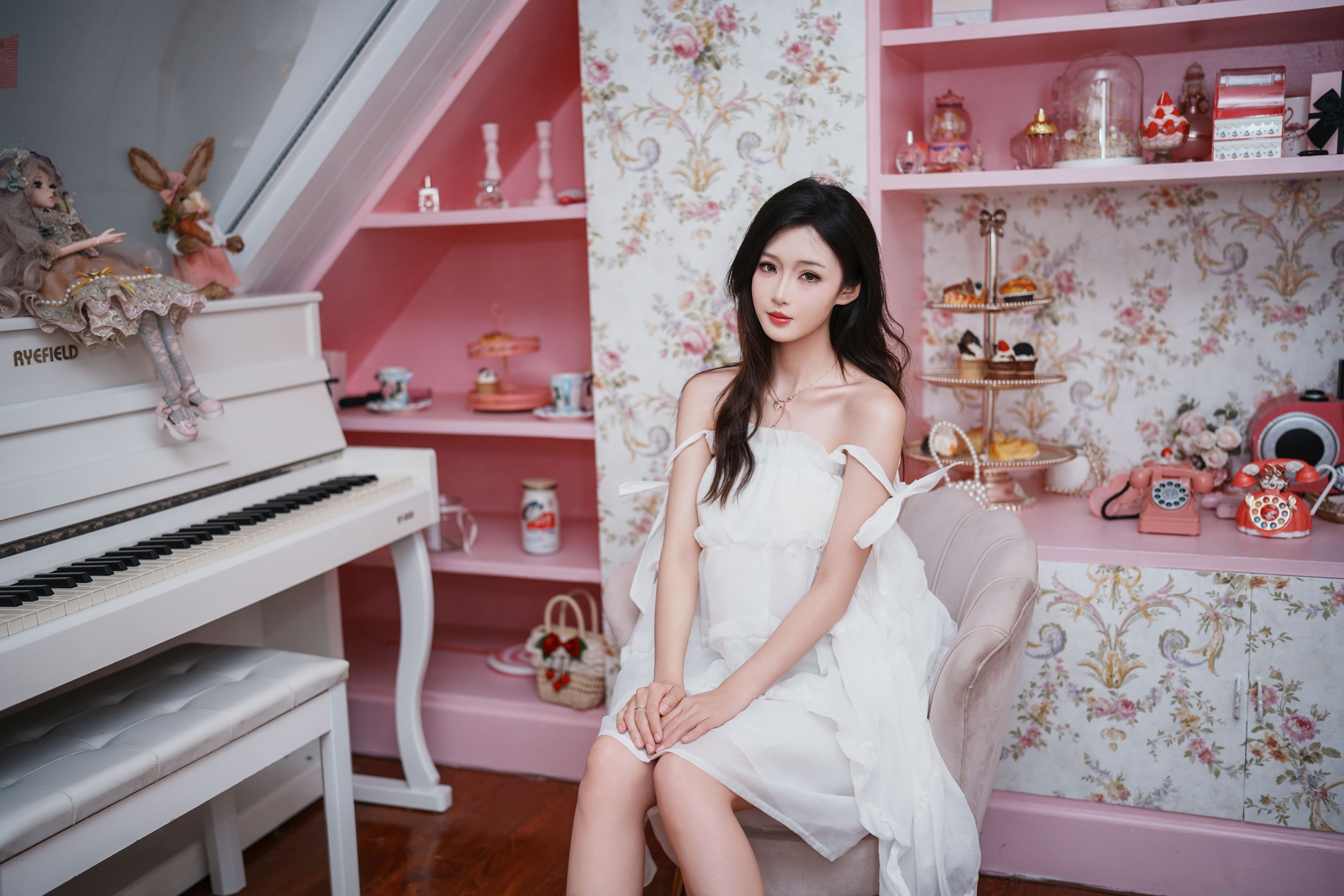 《钢琴房的白裙小姐姐》[23P]