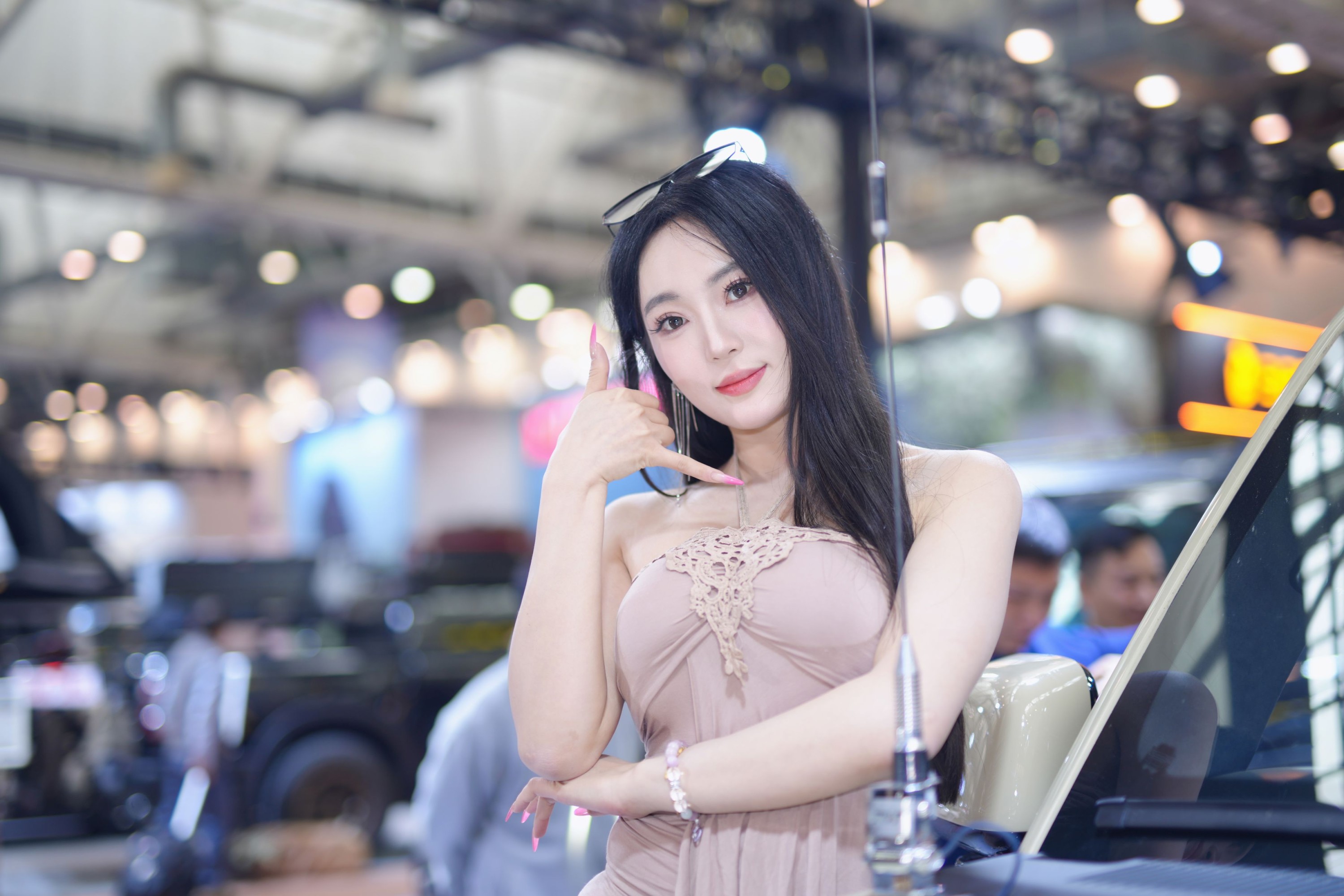 《硬派越野旁的温柔姐姐，一眼沦陷》[15P]