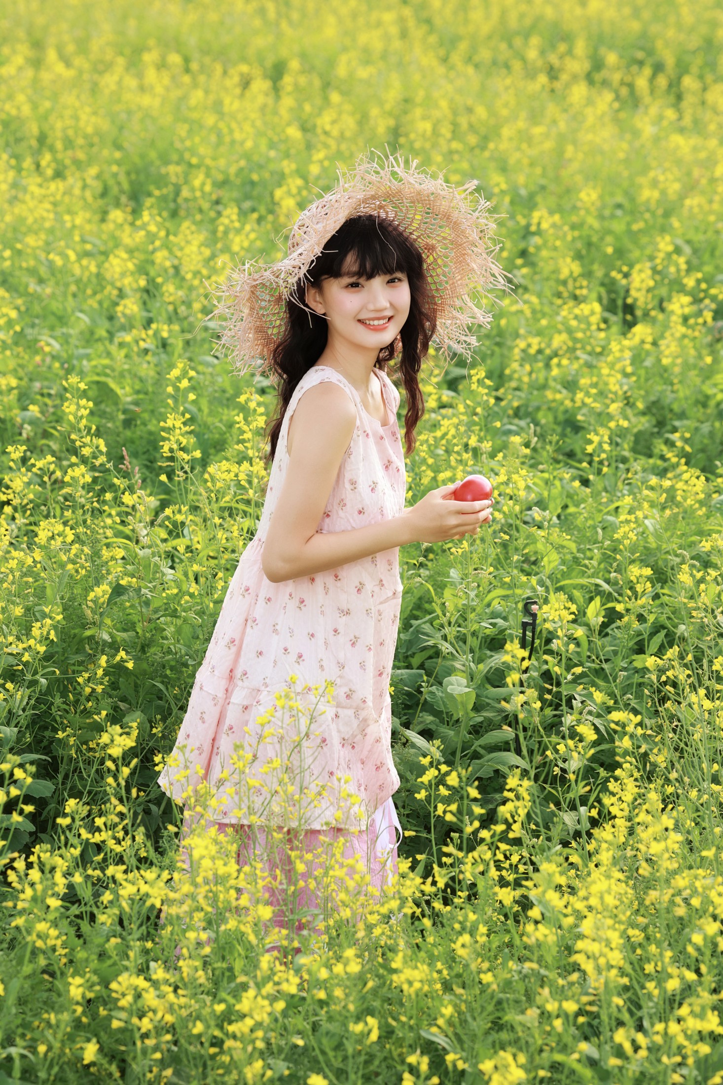 《油菜花田限定！粉色碎花裙和春天撞个满怀》[23P]