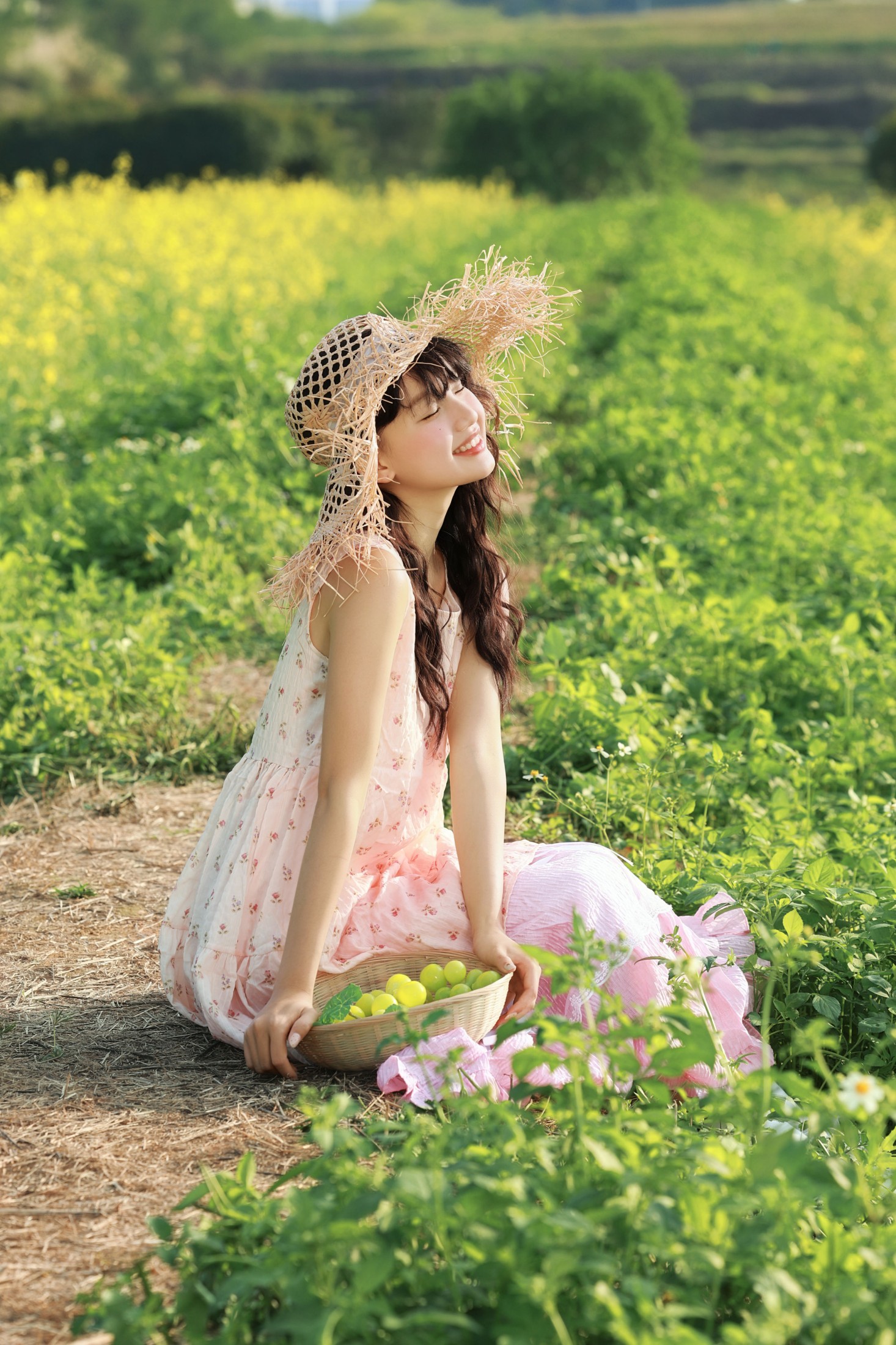 《油菜花田限定！粉色碎花裙和春天撞个满怀》[23P]