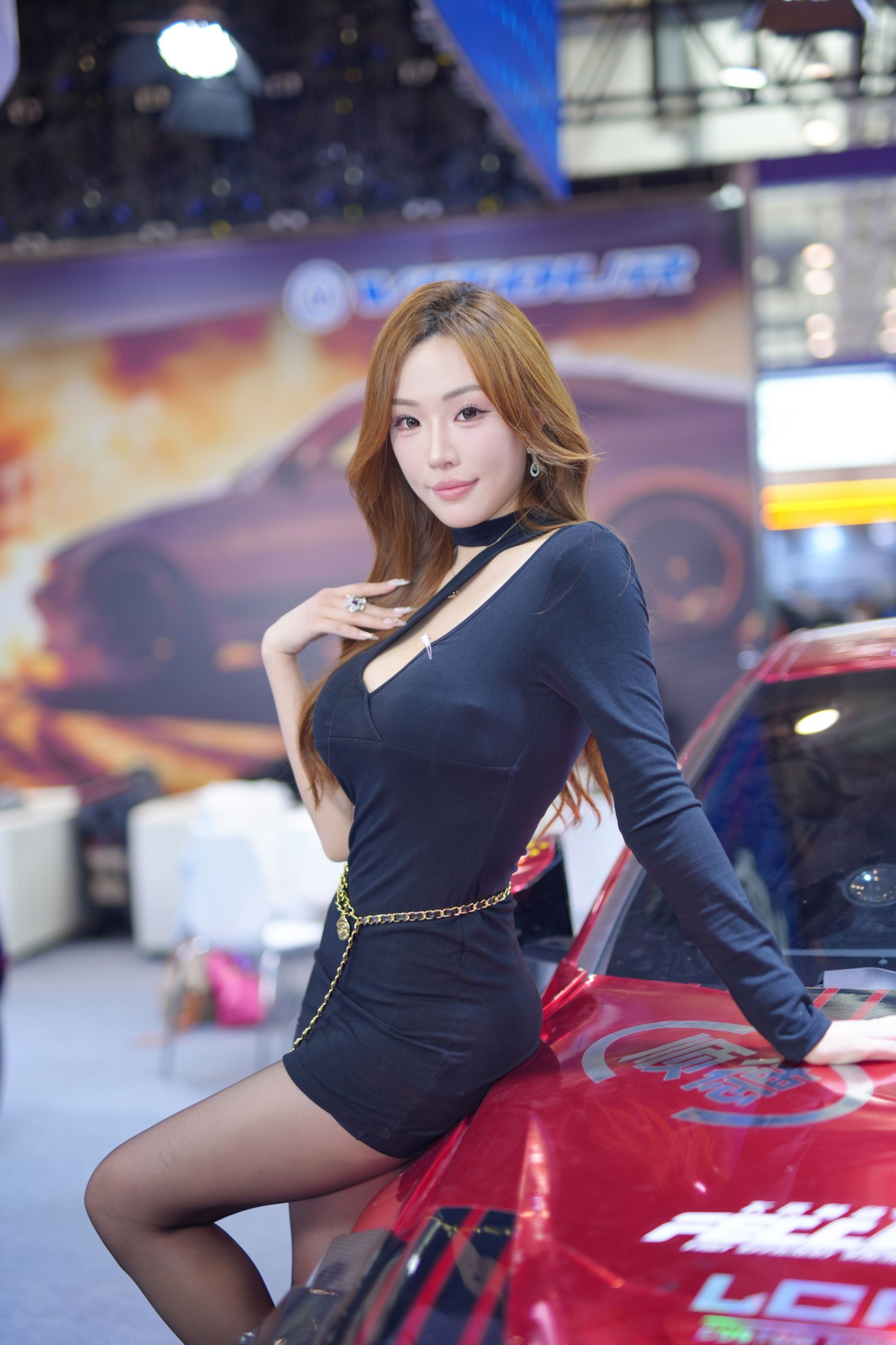 《黑裙与红车撞出惊艳视觉》[12P]