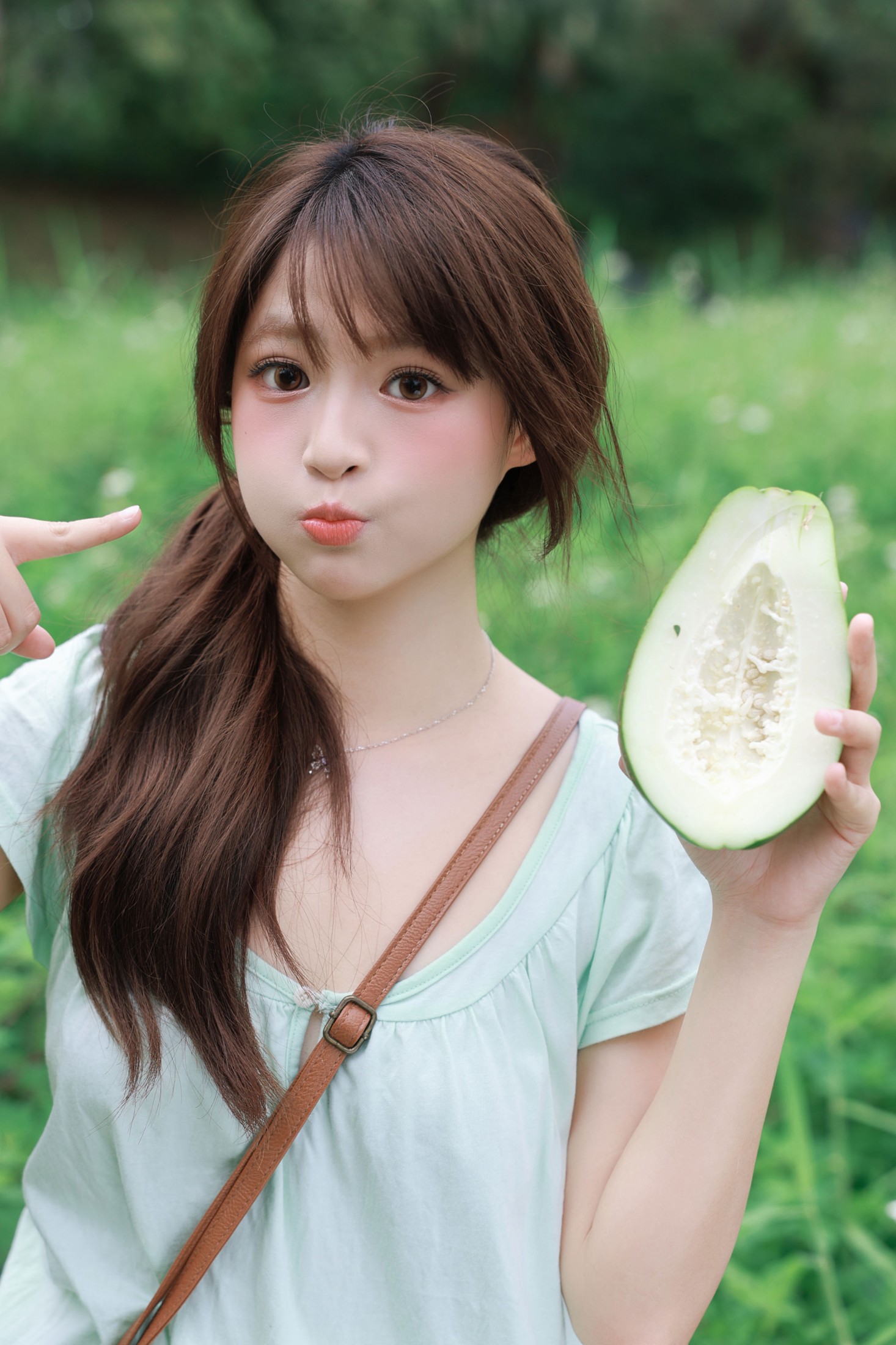 《夏日森林来信，薄荷绿的风与草帽少女》[24P]