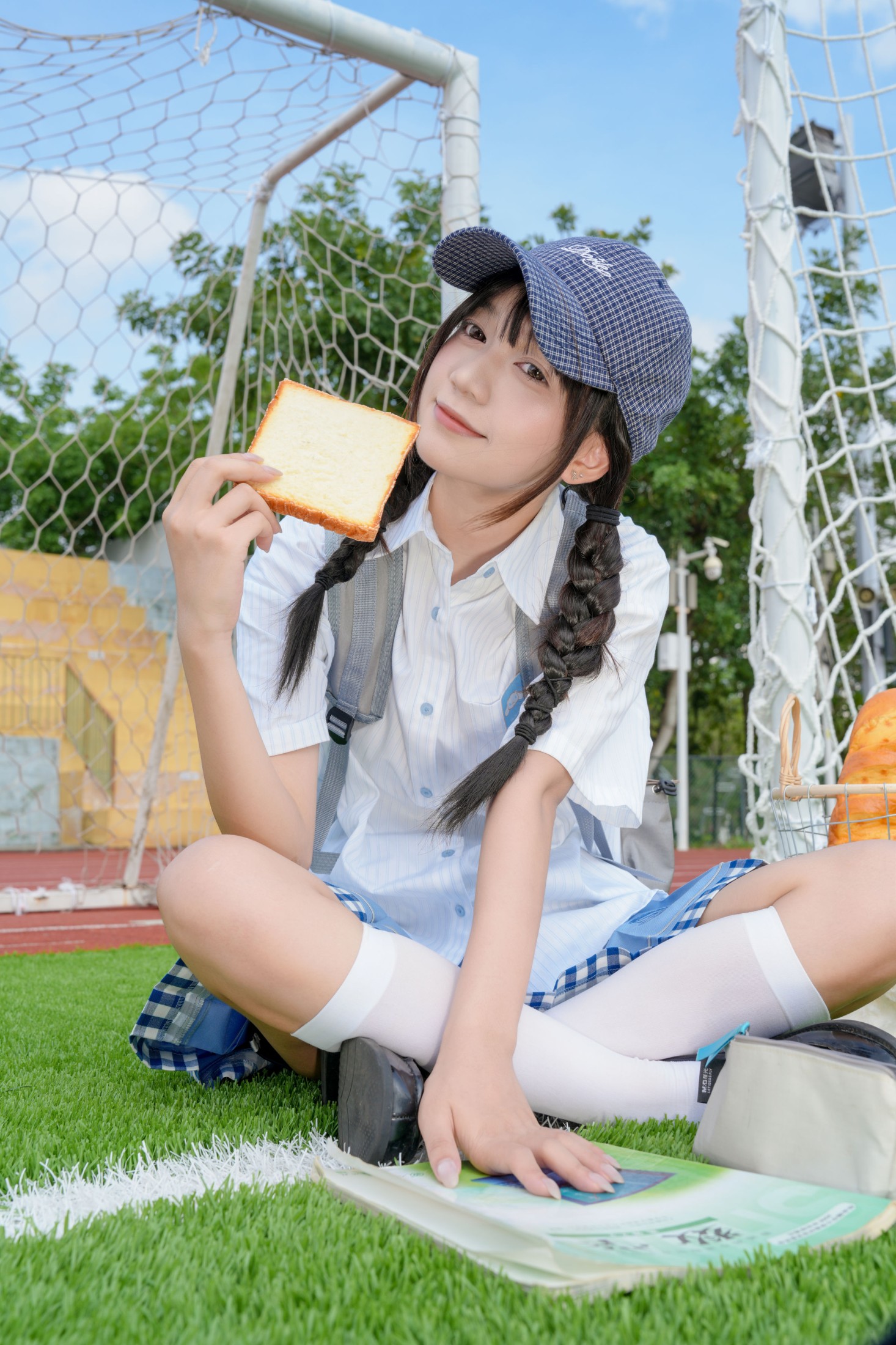 《学校操场少女写真》[12P]