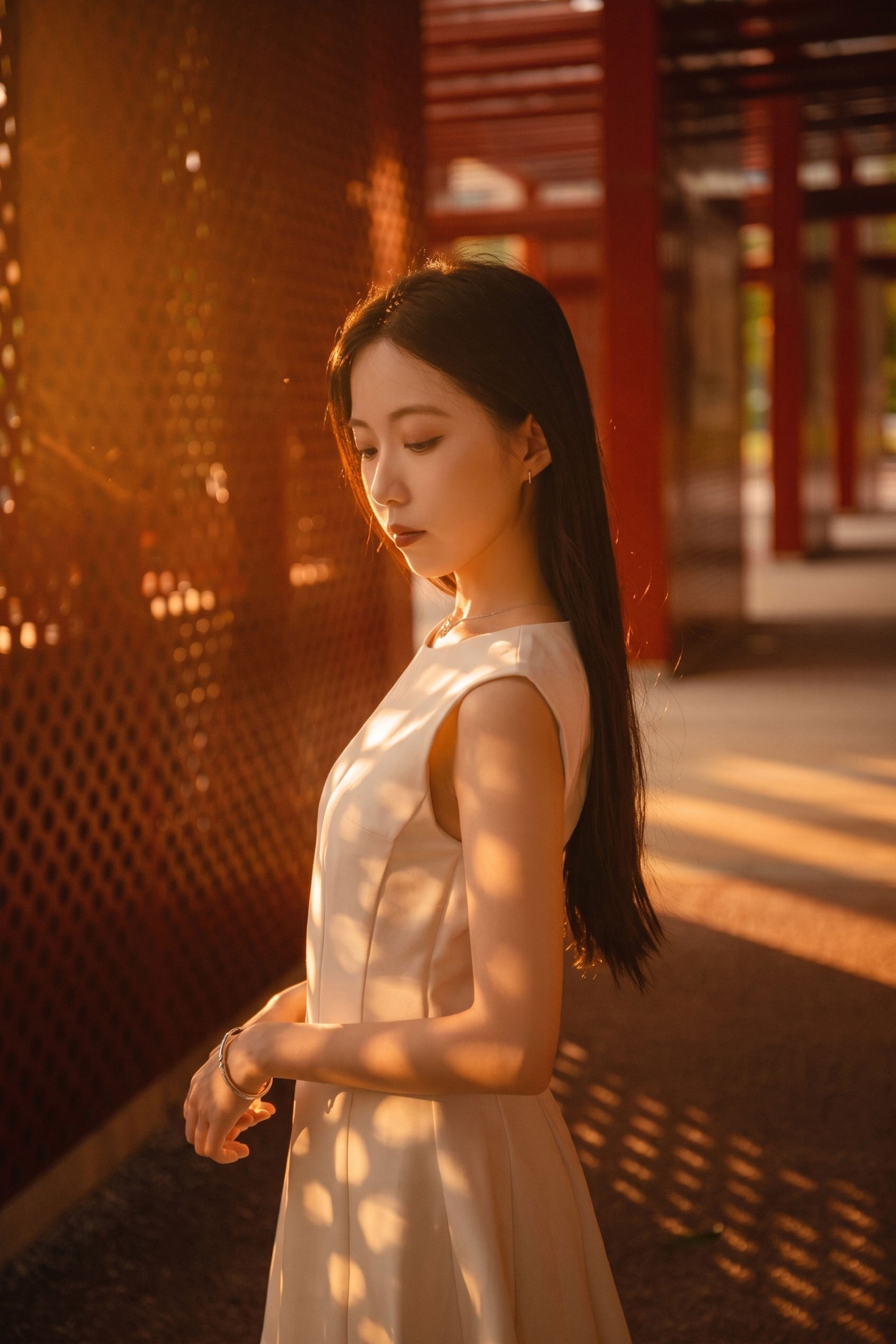 《光影交织下的优雅倩影》[18P]