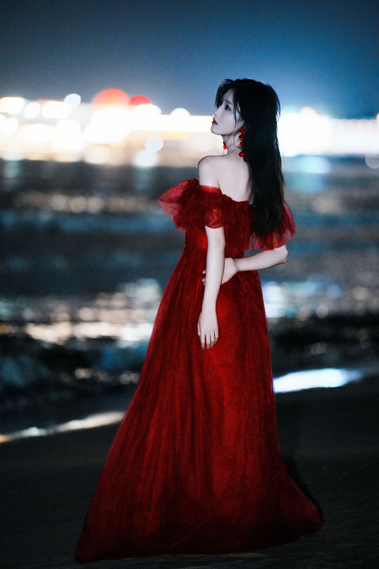 《深夜碧海，红纱美人赴一场海上夜景之约》[12P]