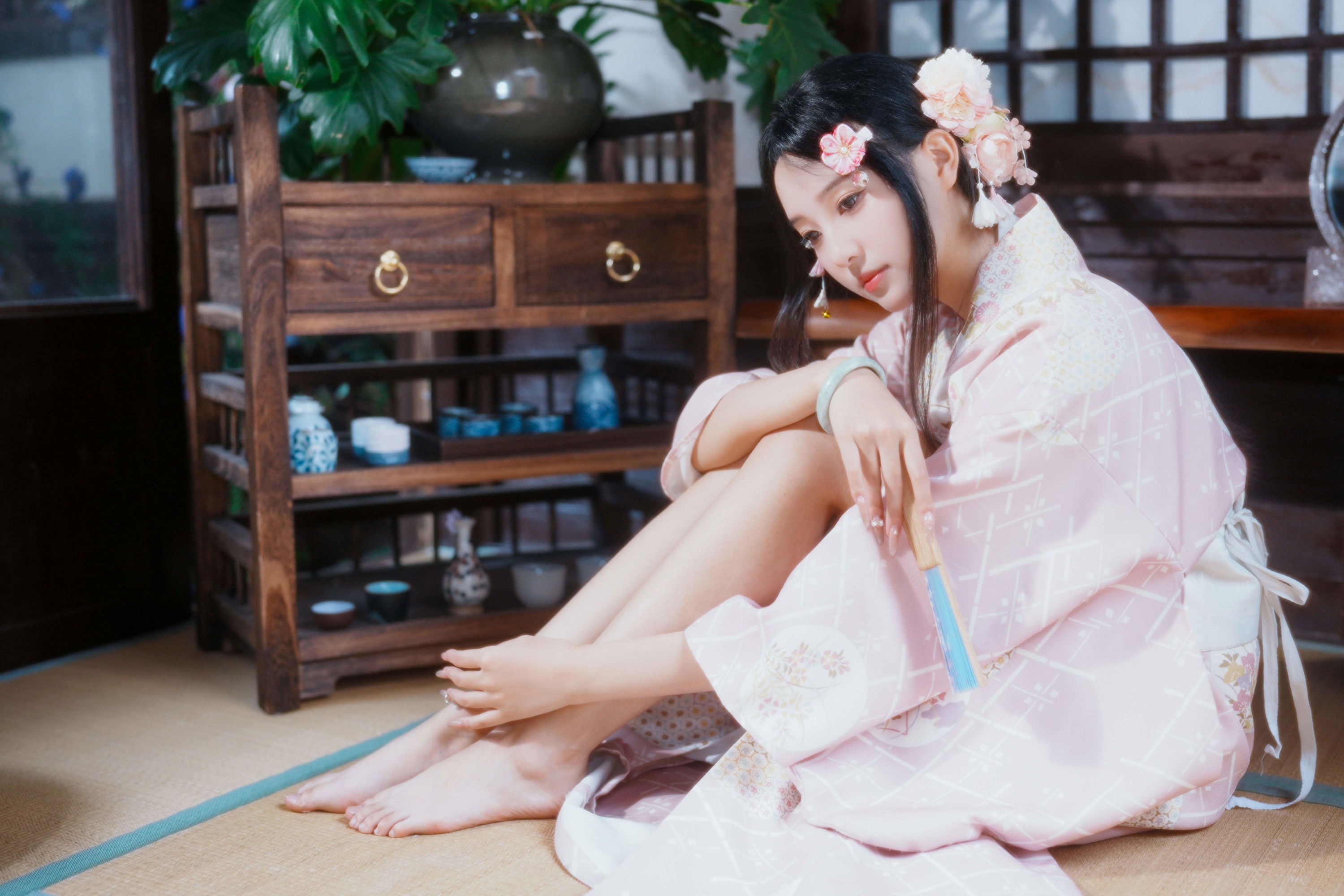 《木屋实景棚拍照秘诀｜巧用束光源提升画面层次感》[24P]