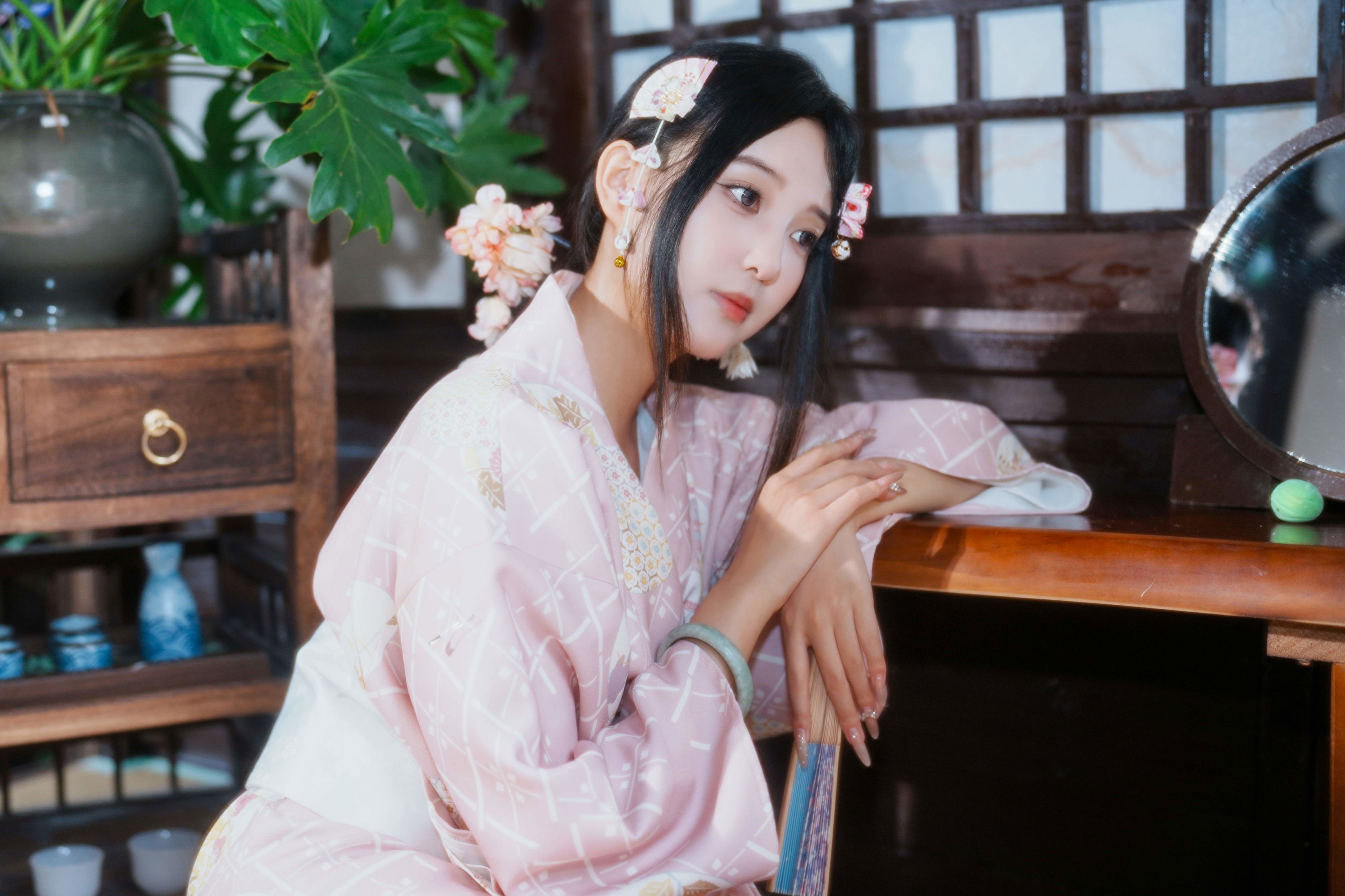 《木屋实景棚拍照秘诀｜巧用束光源提升画面层次感》[24P]